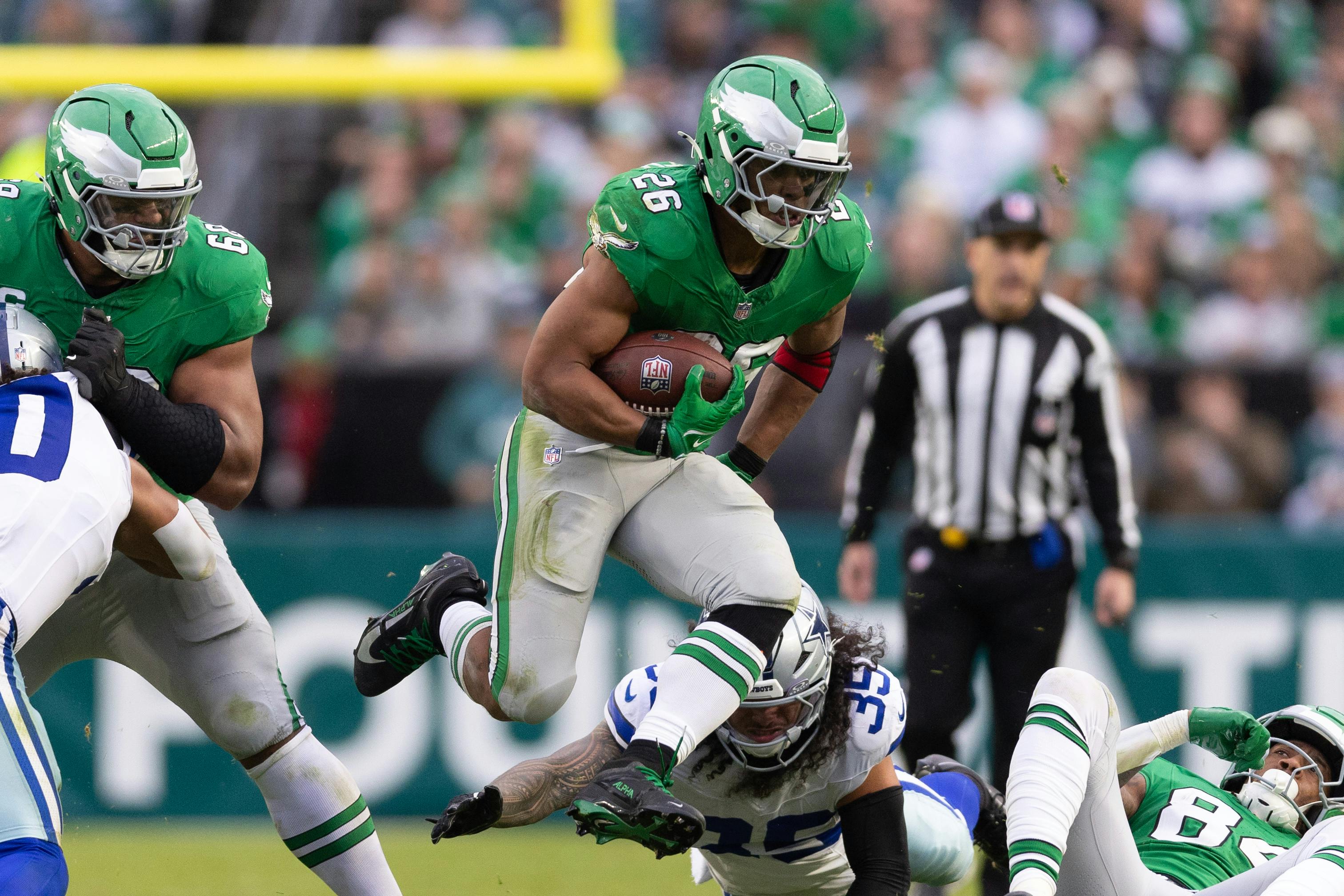 Philadelphia Eagles running back Saquon Barkley (26) runs with the ball as we look at our NFL Wild Card Weekend best bets.