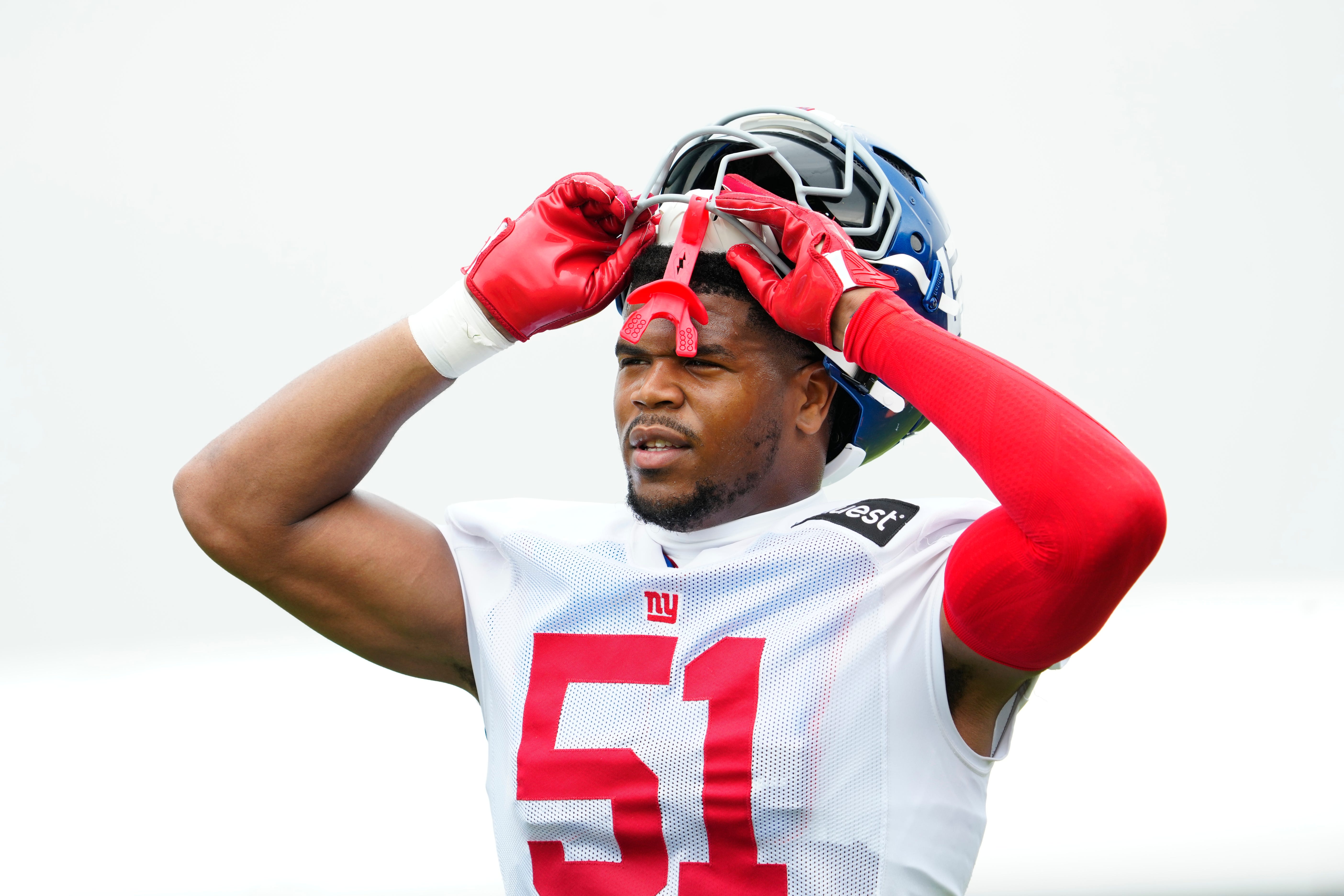 NFL Defensive Rookie of the Year Odds 2025-26: Carter the Heavy Favorite, Campbell Making Moves