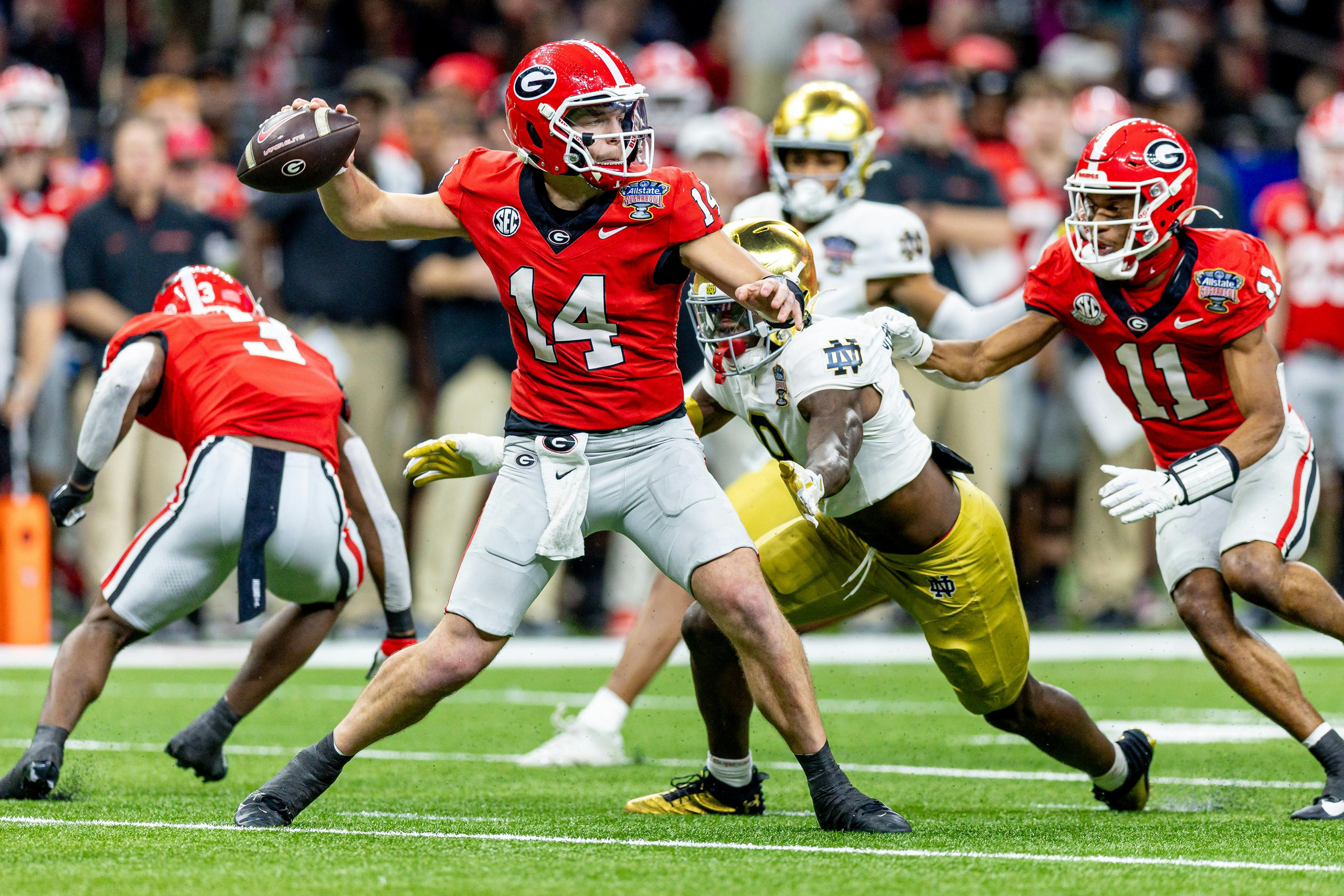 Georgia Bulldogs quarterback Gunner Stockton passes against the Notre Dame Fighting Irish as we analyze the 2025 Heisman Trophy odds.