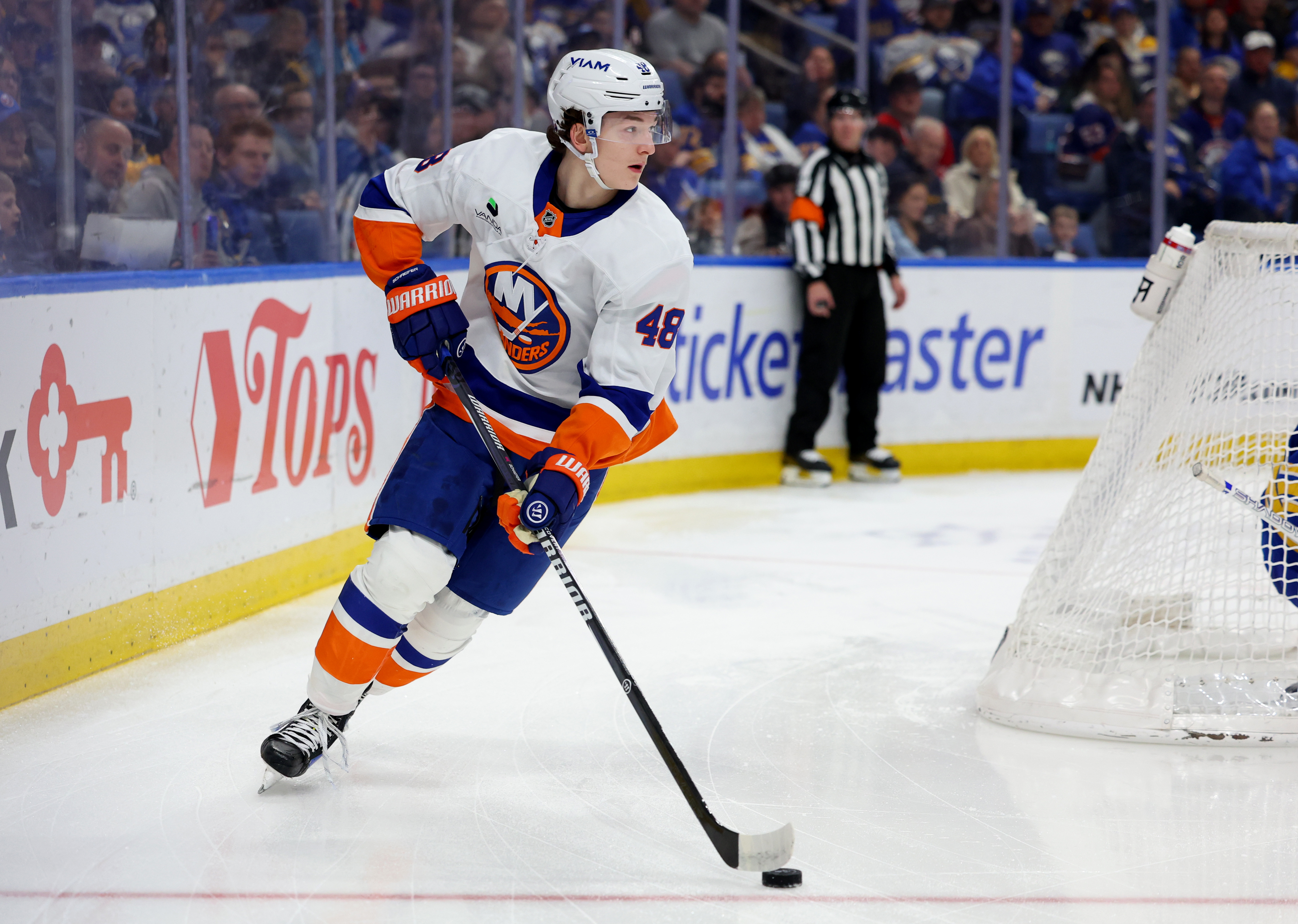 New York Islanders defenseman Matthew Schaefer (48) looks to make a pass as we break down our Maple Leafs vs. Islanders prediction.