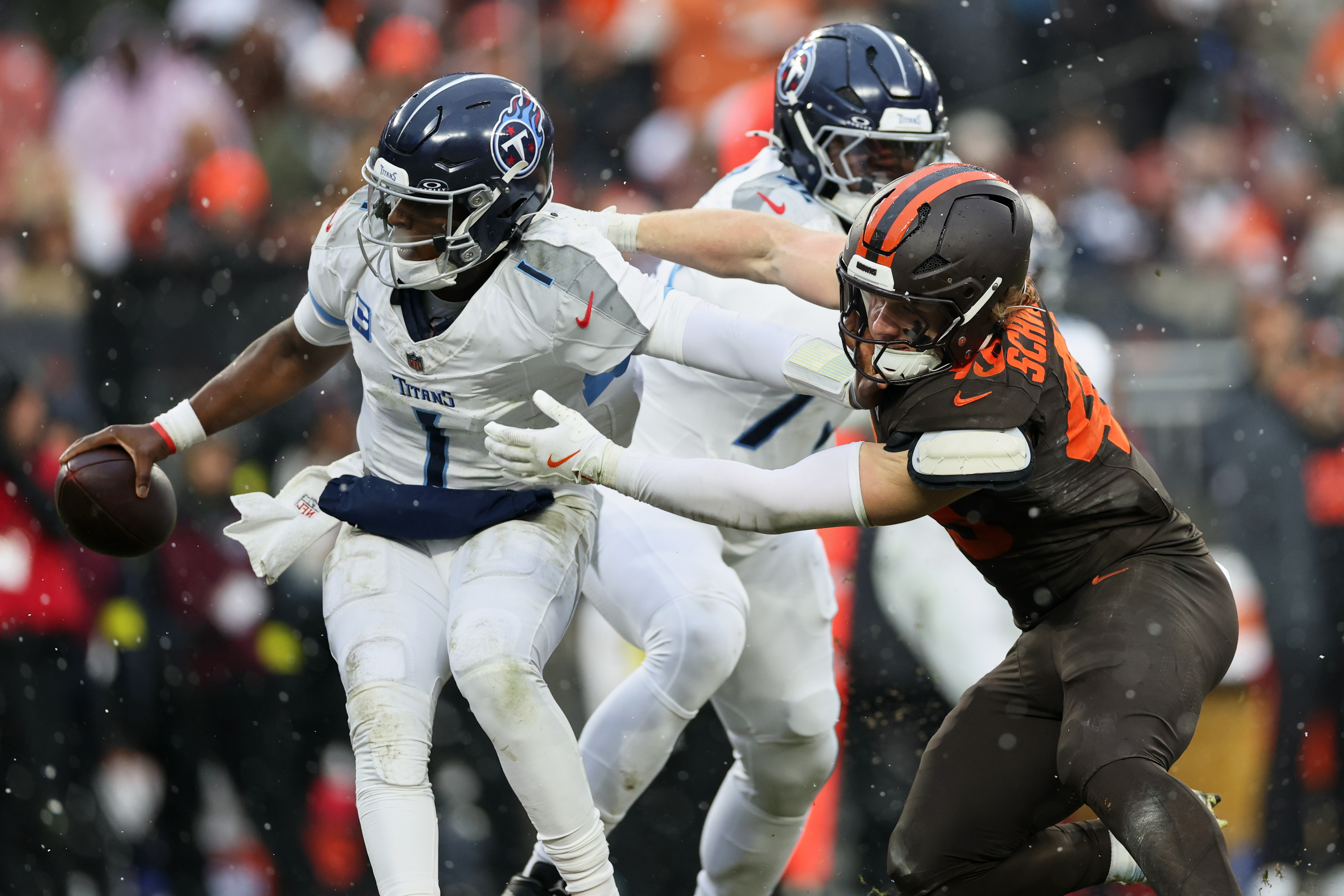 NFL Defensive Rookie of the Year Odds & Favorites 2025-26: Browns' Schwesinger Pulling Away