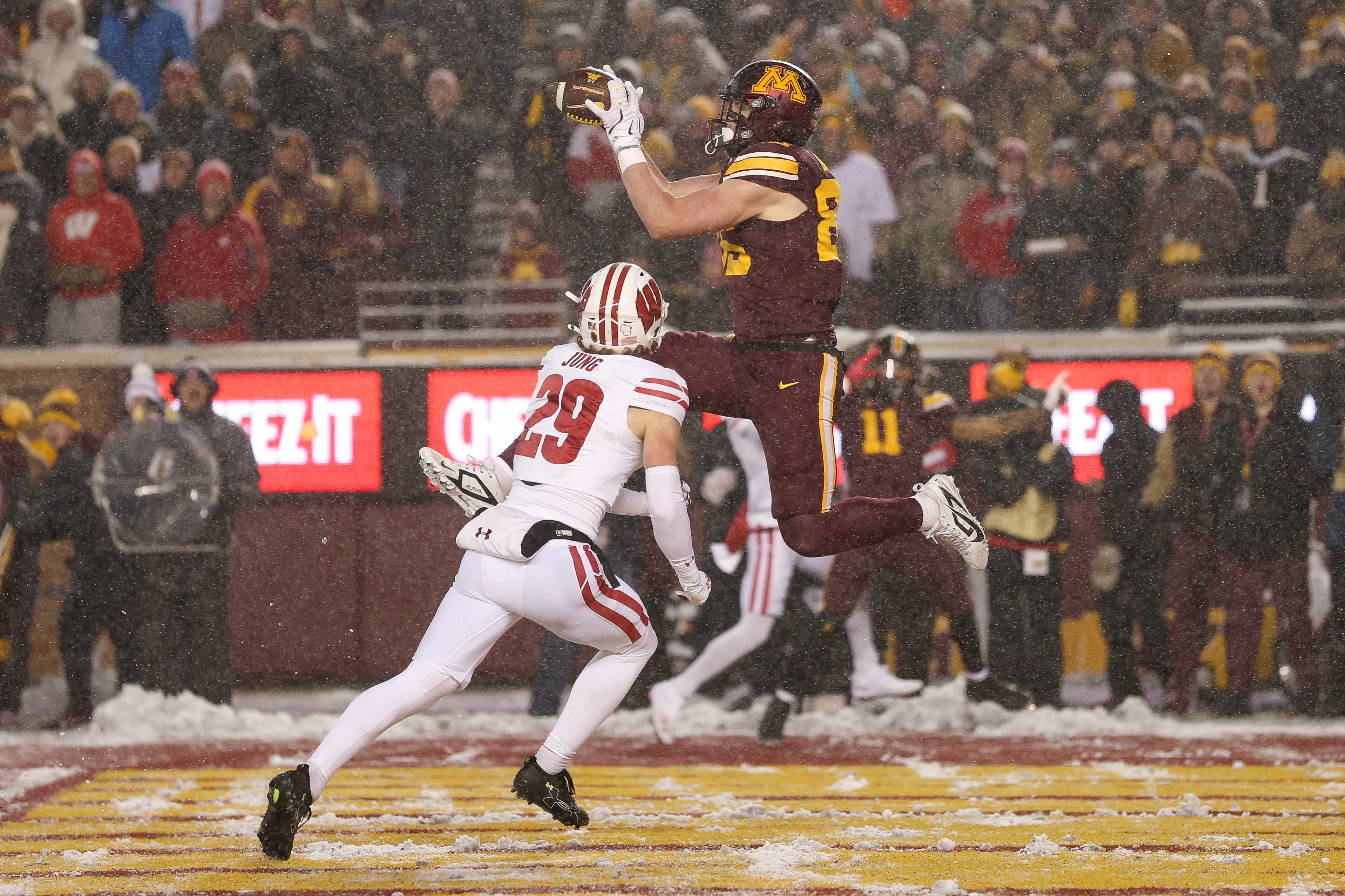 Minnesota tight end Jameson Geers (86) catches a touchdown pass as we look at our college football bowl game predictions
