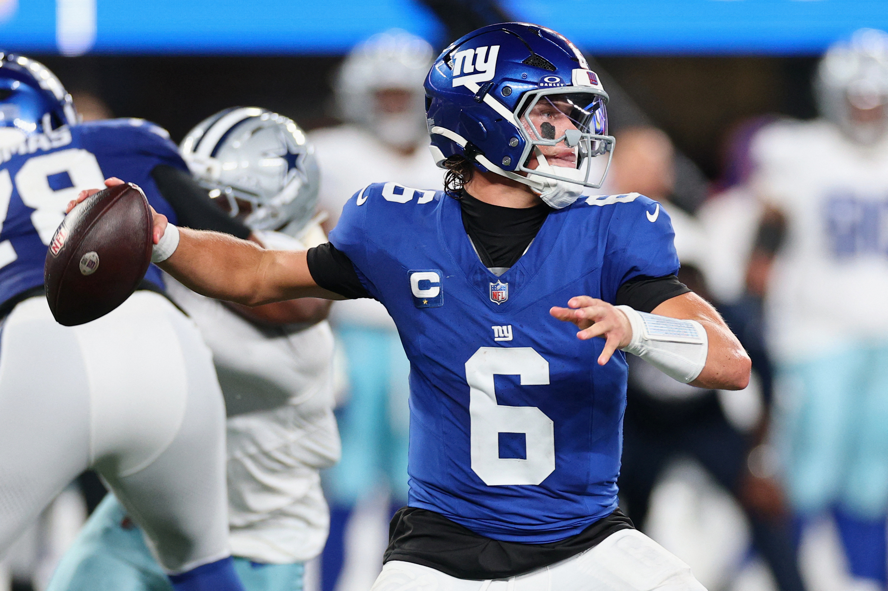 New York Giants quarterback Jaxson Dart (6) passes the ball as we break down our NFL upset picks for Week 2.