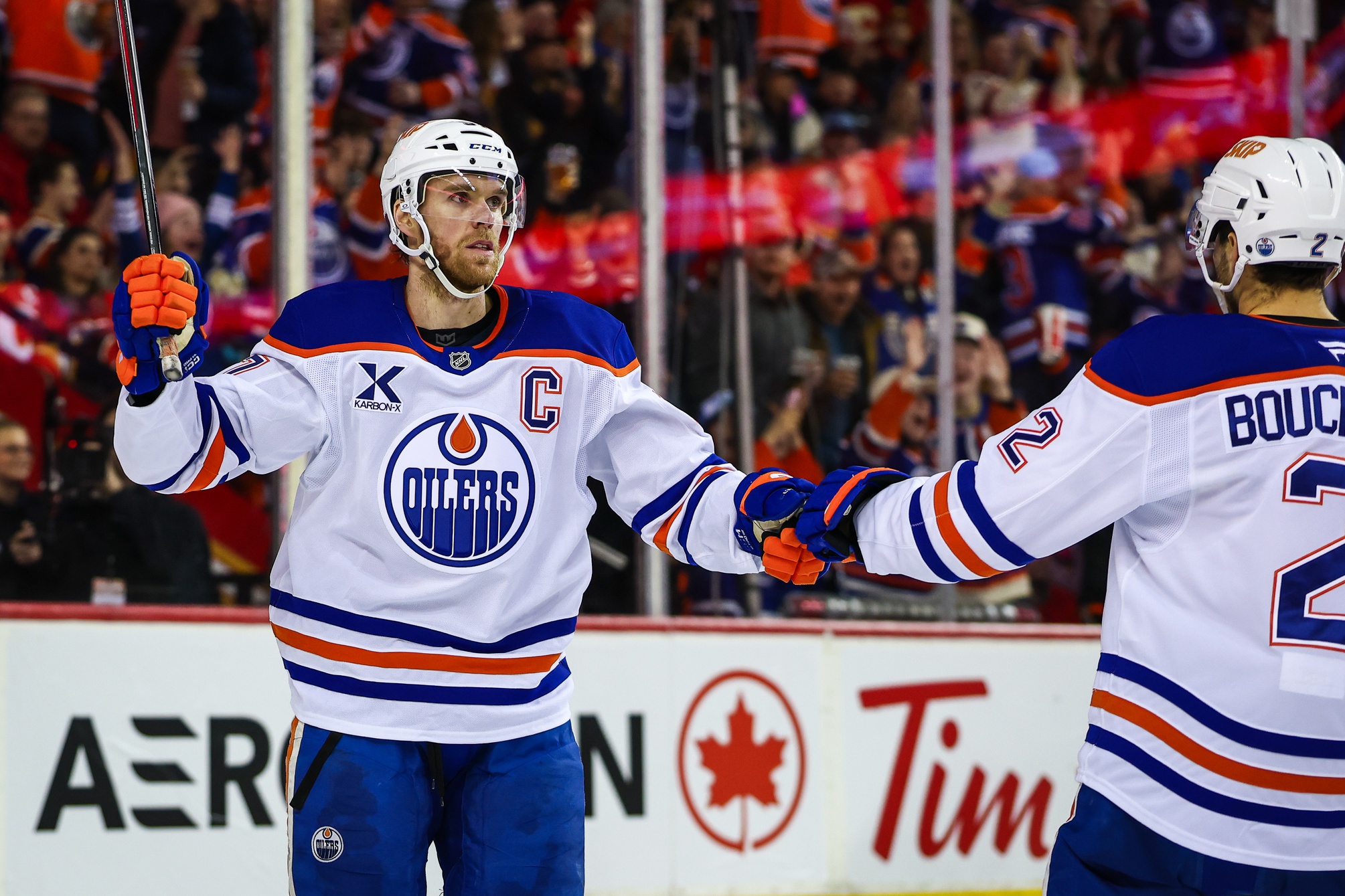 Connor McDavid celebrates a goal with teammates as we provide the Hart Trophy odds.