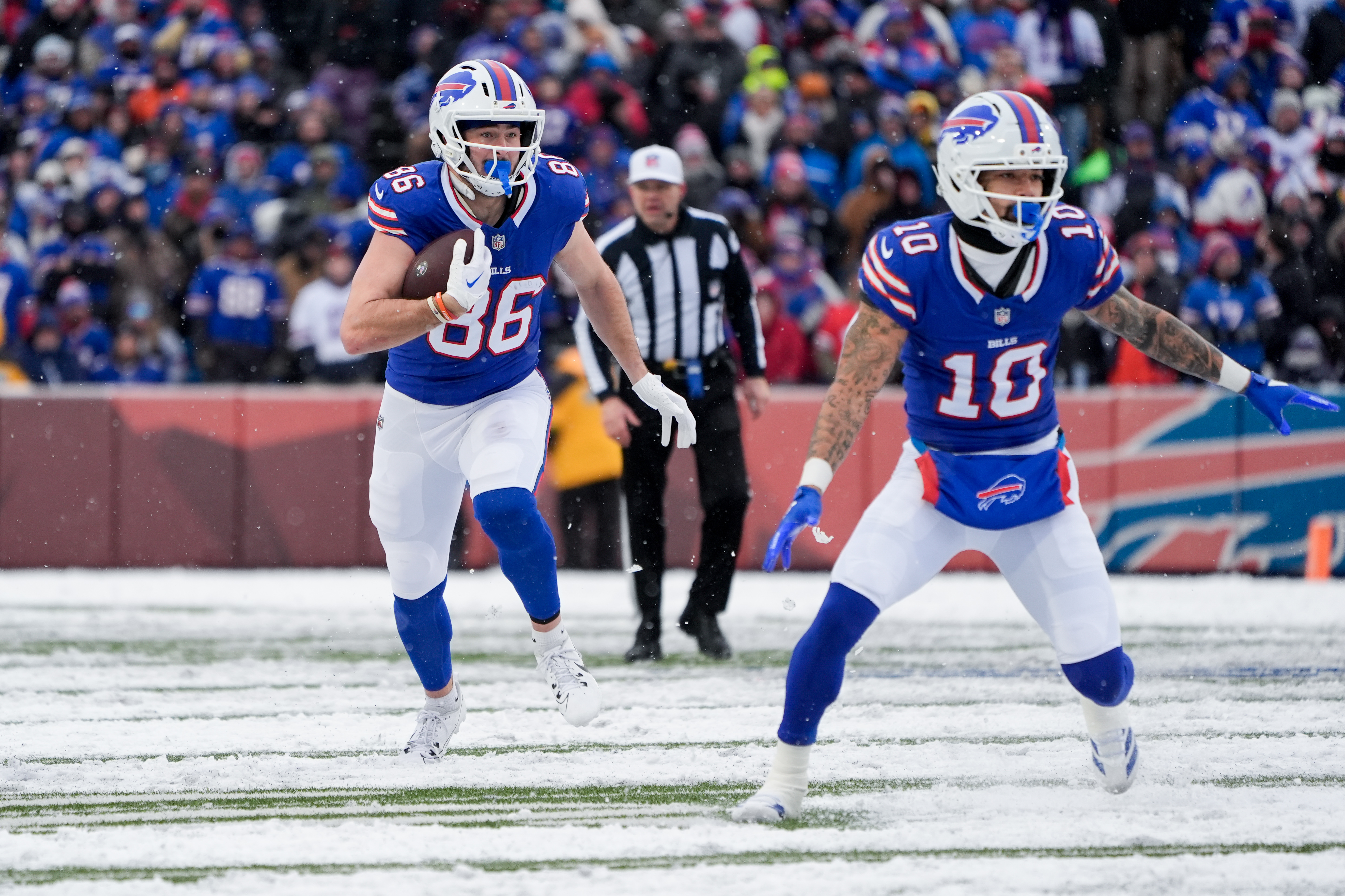 Buffalo Bills tight end Dalton Kincaid runs with the ball as we make our best Bills vs. Broncos same-game parlay.