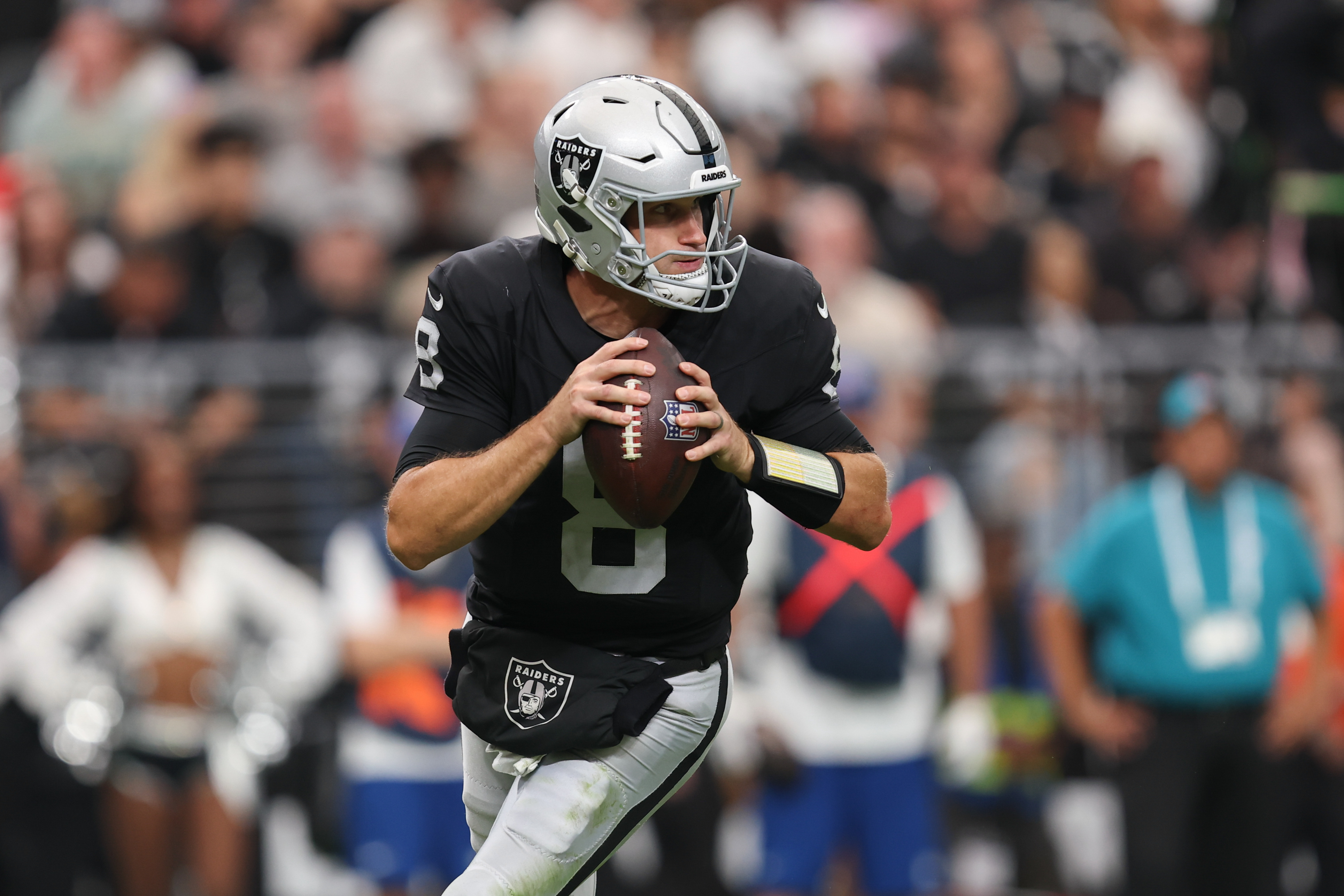 Raiders quarterback Kirk Cousins (8) runs with the ball as we break down our Raiders vs. Patriots prediction.