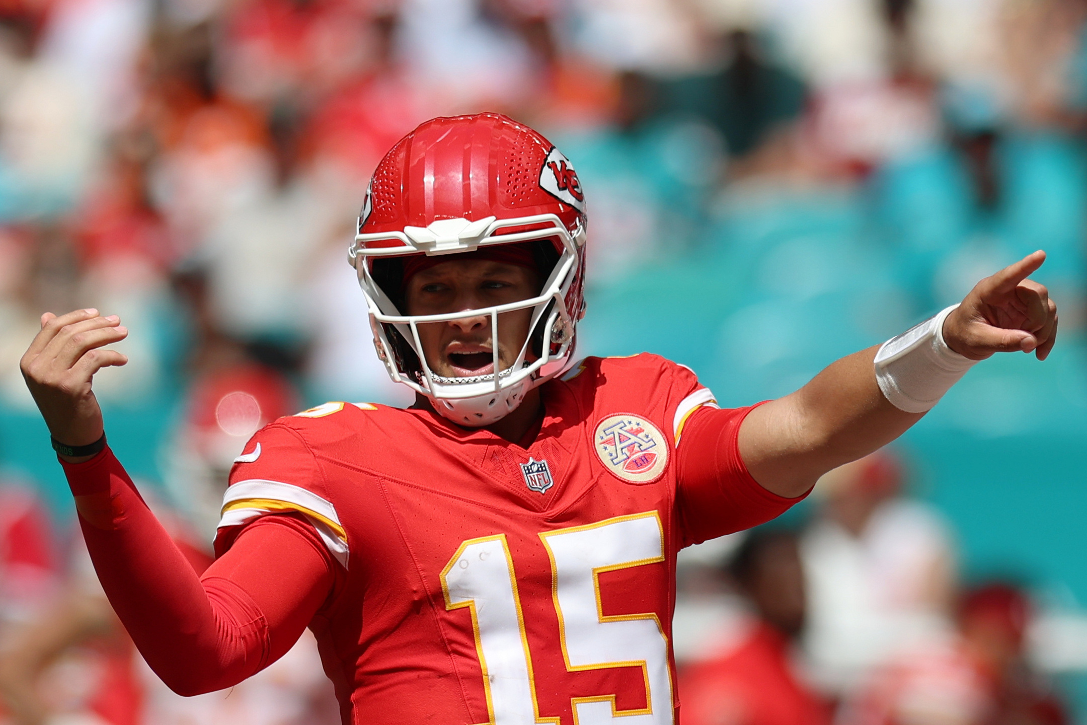 Chiefs quarterback Patrick Mahomes (15) calls a play as we break down our Chiefs vs. Raiders prediction.