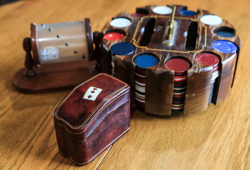 Poker table with vintage chips as we look at Rush Street Interactive launching an online poker game in Pennsylvania.