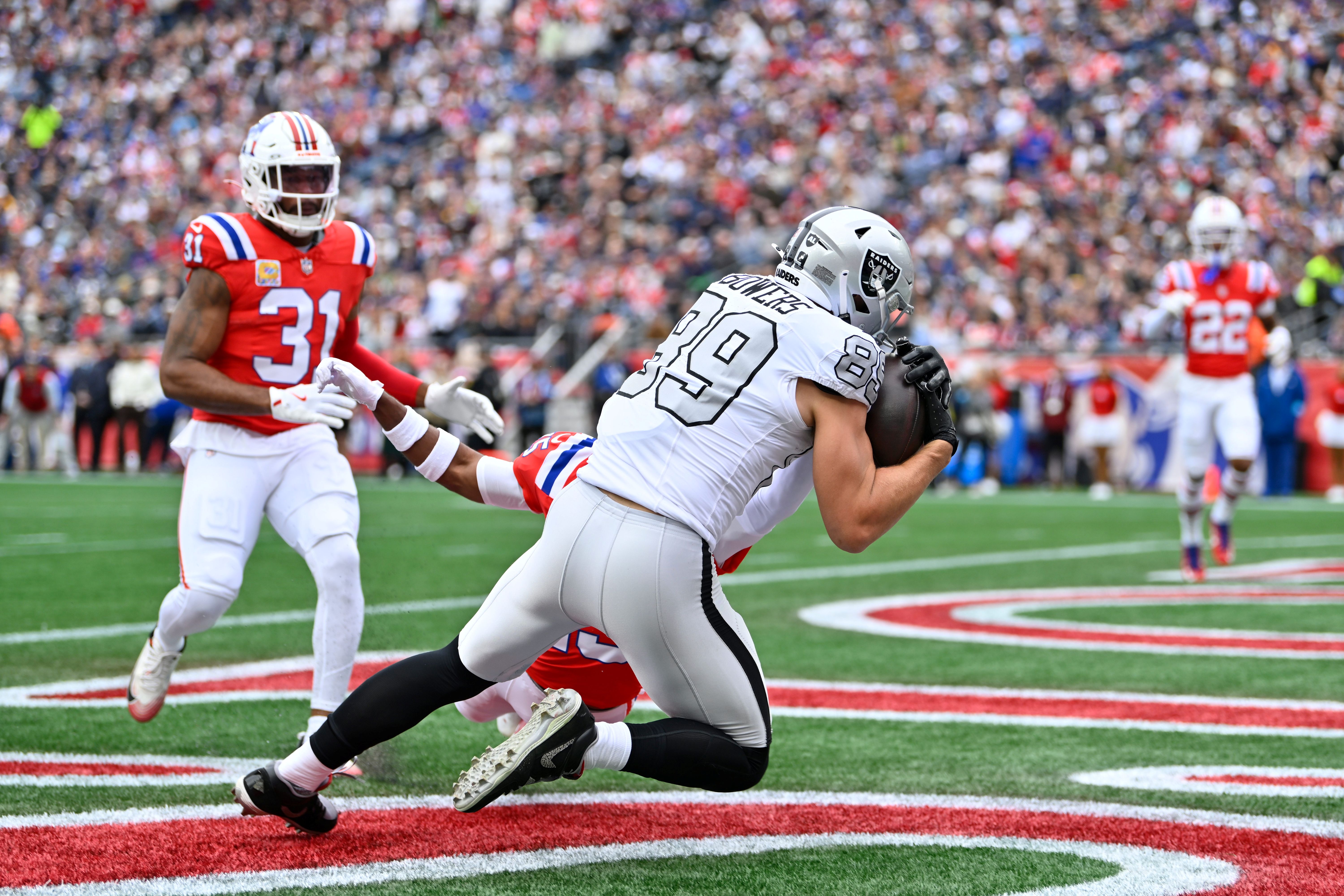 Las Vegas Raiders tight end Brock Bowers makes a catch as we make our best NFL player props for Week 6. 