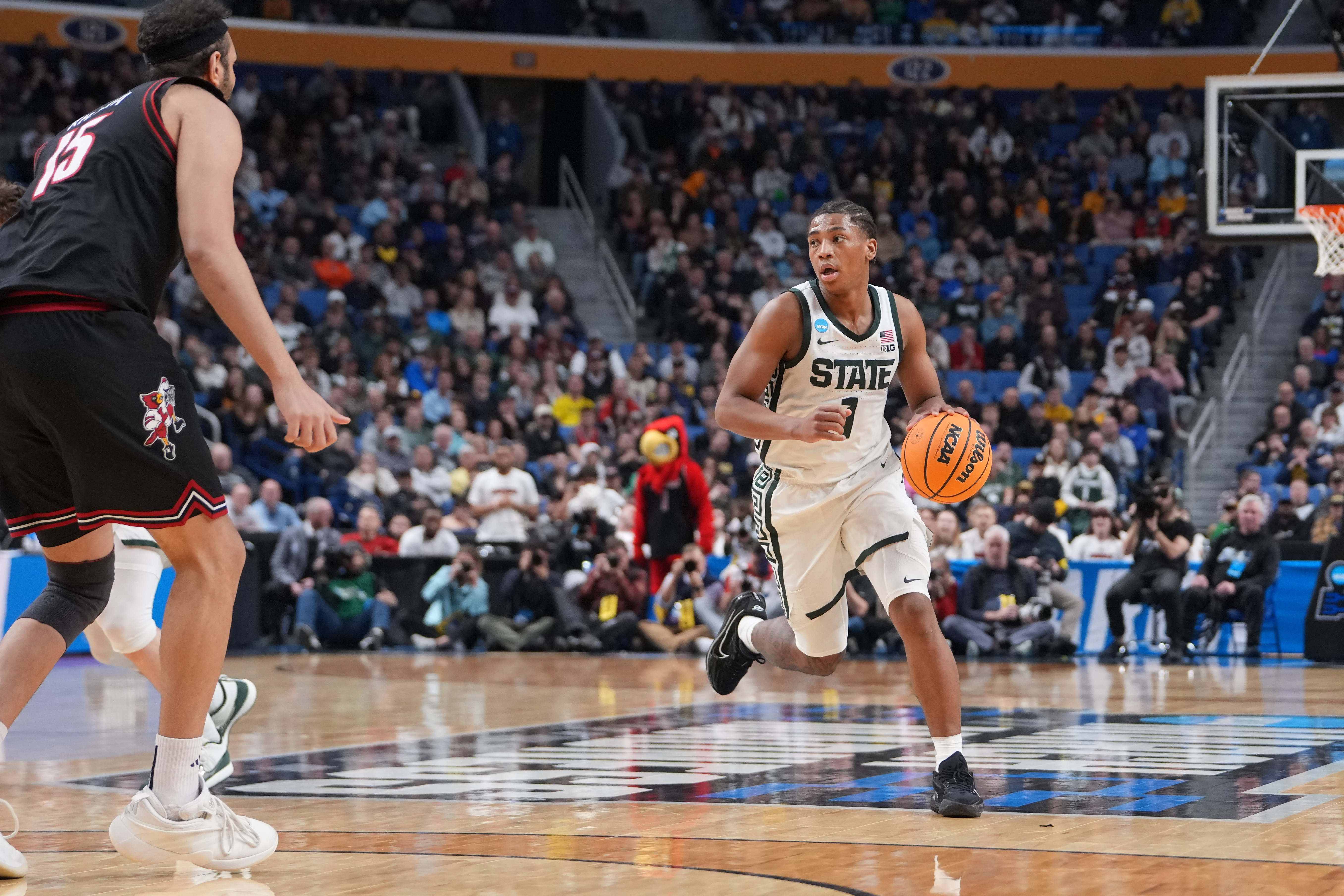 Michigan State Spartans guard Jeremy Fears Jr. (1), featured in our Michigan State vs. UConn prediction, moves the ball.