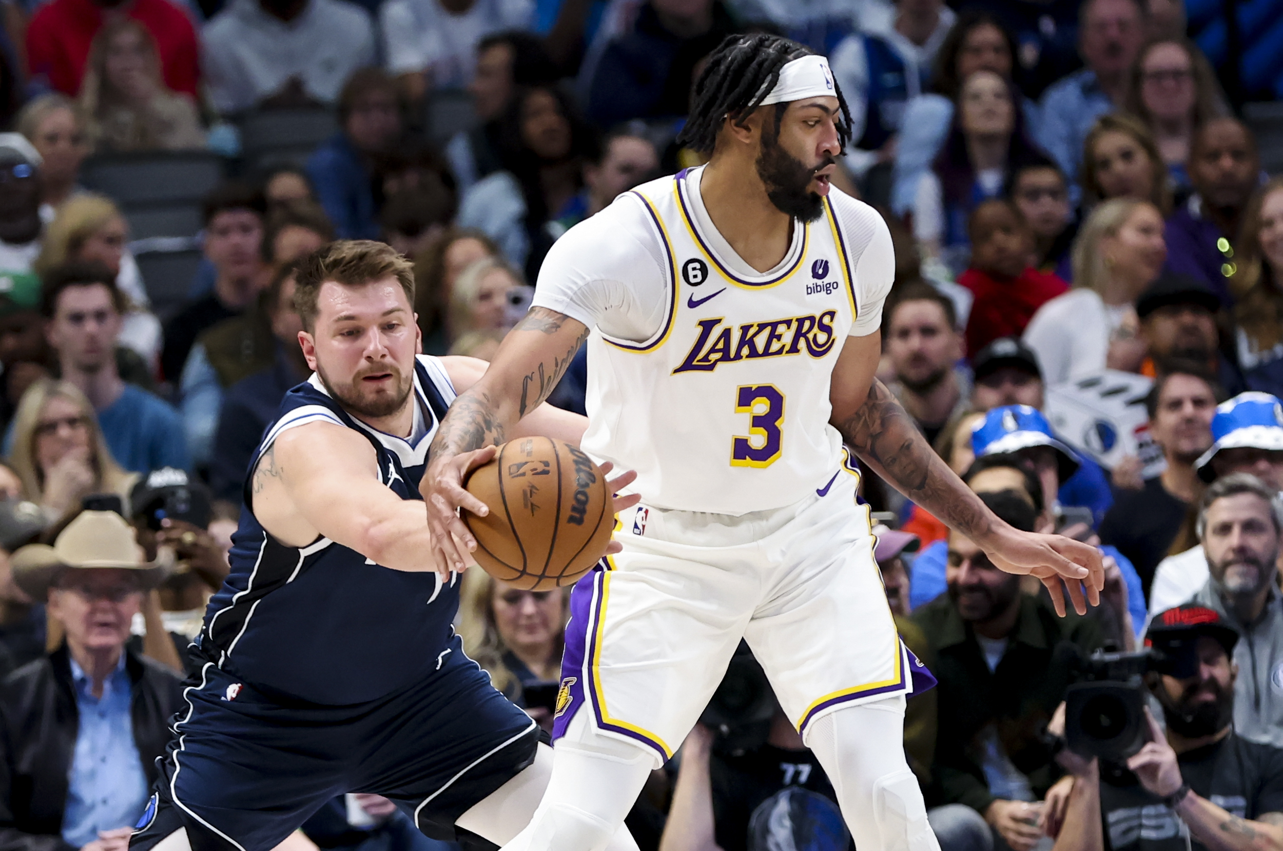 NBA Championship Odds Shuffle for Lakers, Mavericks With Doncic-Davis Blockbuster