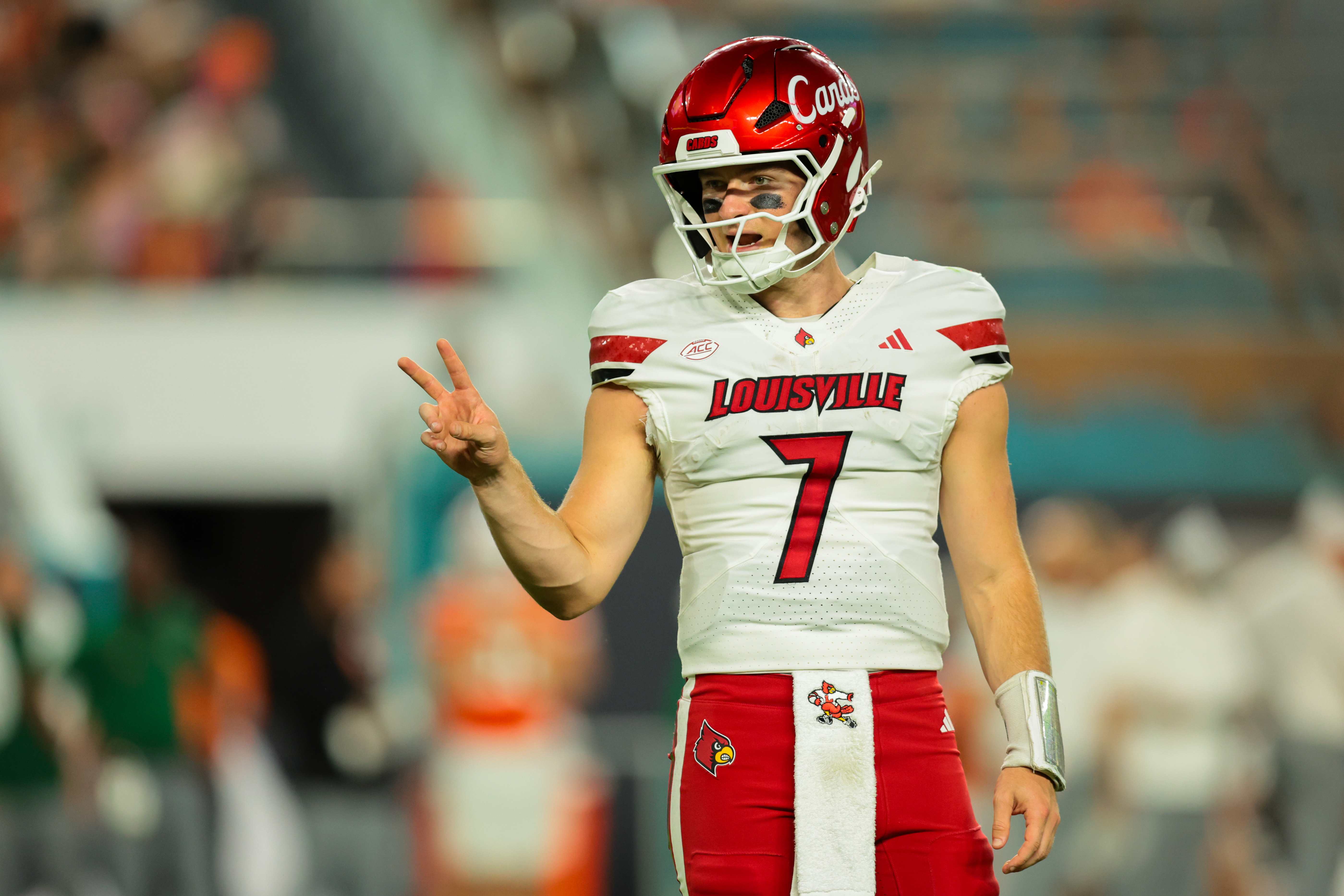 Louisville quarterback Miller Moss (7) reacts on the field as we offer our Toledo vs. Louisville predictions.