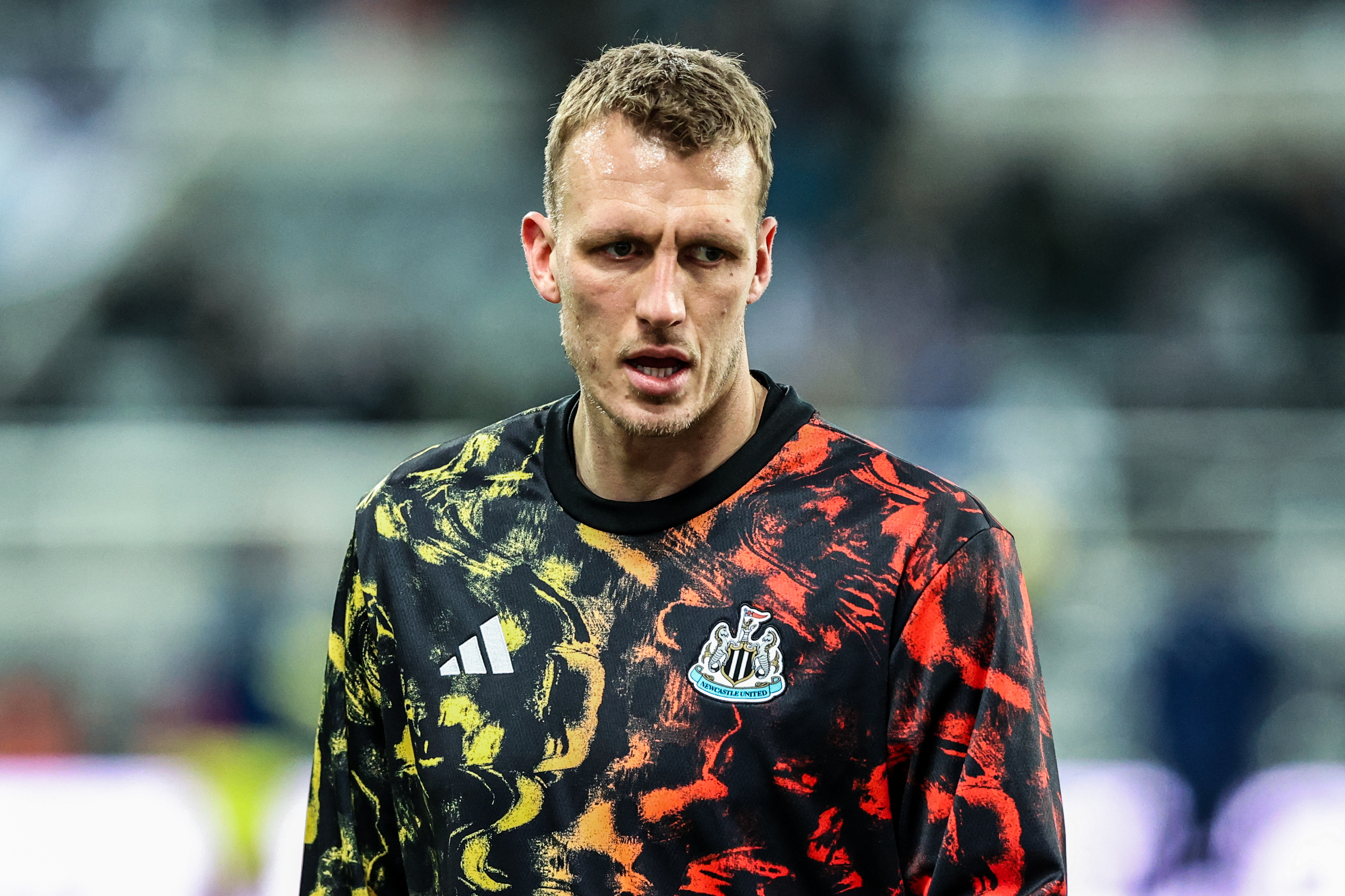 Dan Burn of Newcastle United in the pregame warmup as part of our Sunderland vs. Newcastle prediction.