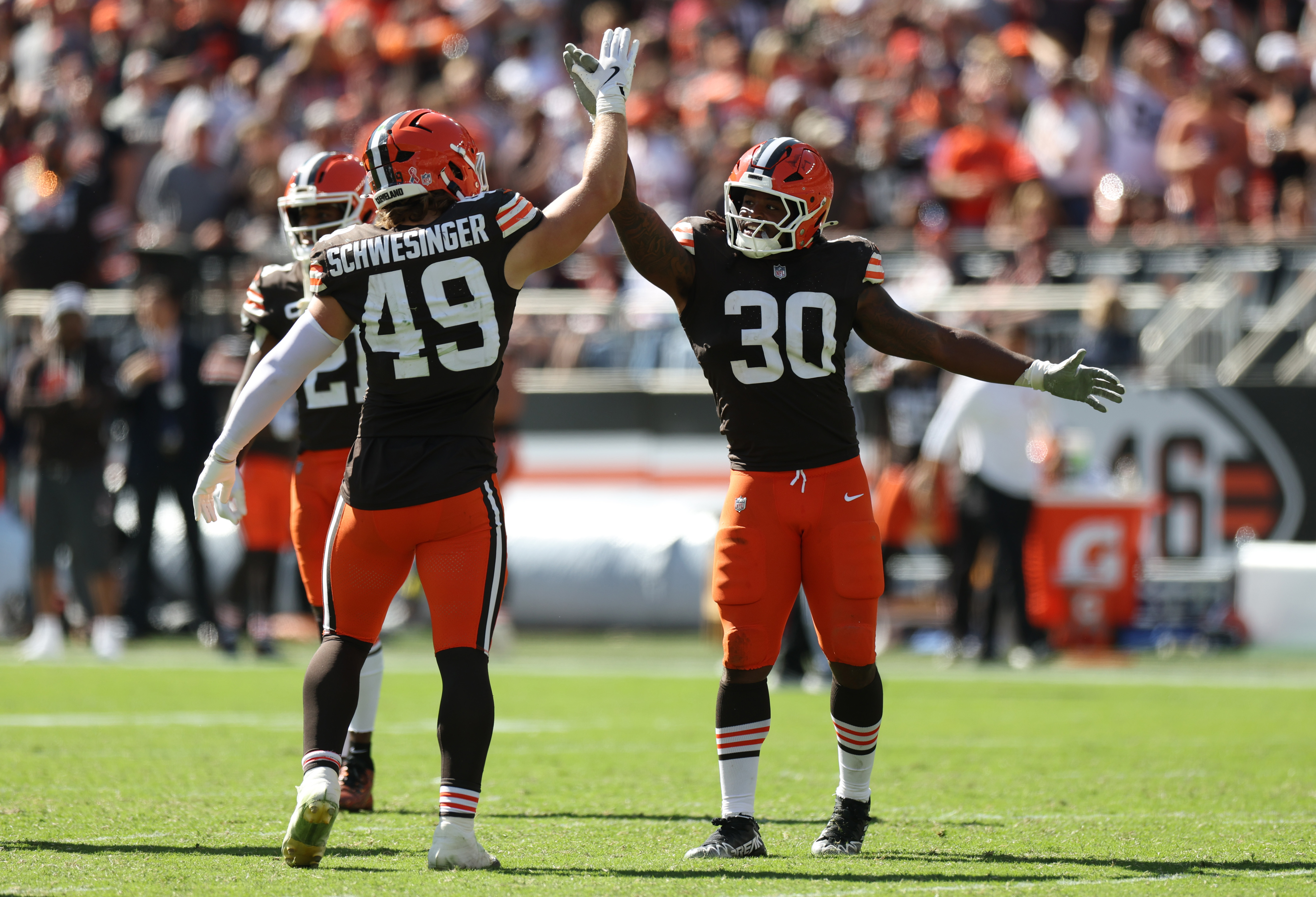 Cleveland Browns linebackers Carson Schwesinger and Devin Bush celebrate as we look at the best Defensive Rookie of the Year award odds 2026