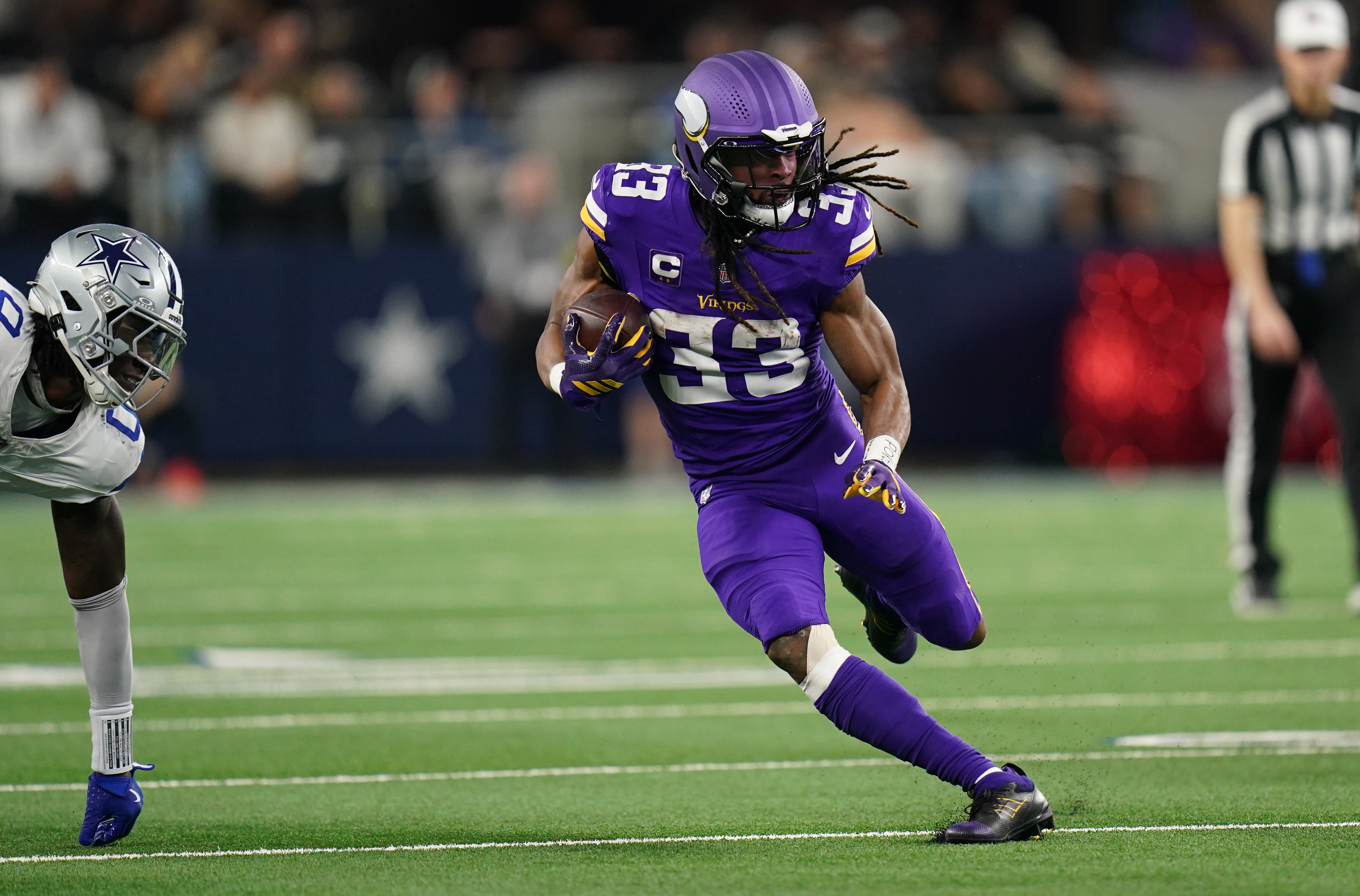 Minnesota Vikings running back Aaron Jones Sr. runs as we make our NFL Week 16 best bets. 