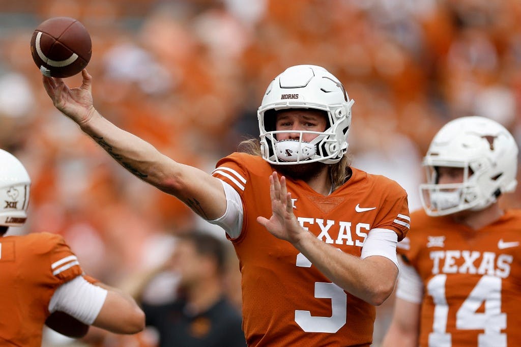 Quinn Ewers of the Texas Longhorns throws a pass before the game against the Iowa State Cyclones. Tim Warner/Getty Images/AFP.