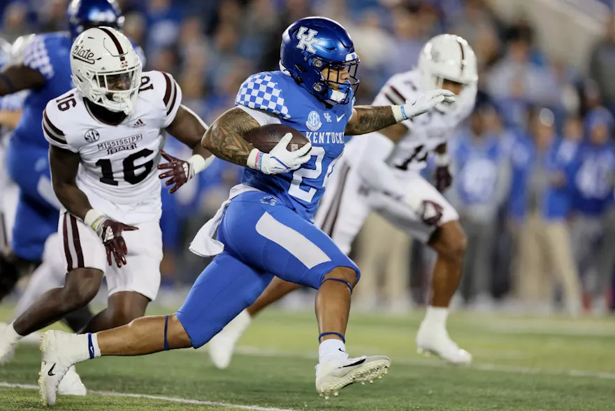 Chris Rodriguez Jr. of the Kentucky Wildcats runs with the ball against the Mississippi State Bulldogs at Kroger Field on October 15, 2022 in Lexington, Kentucky.