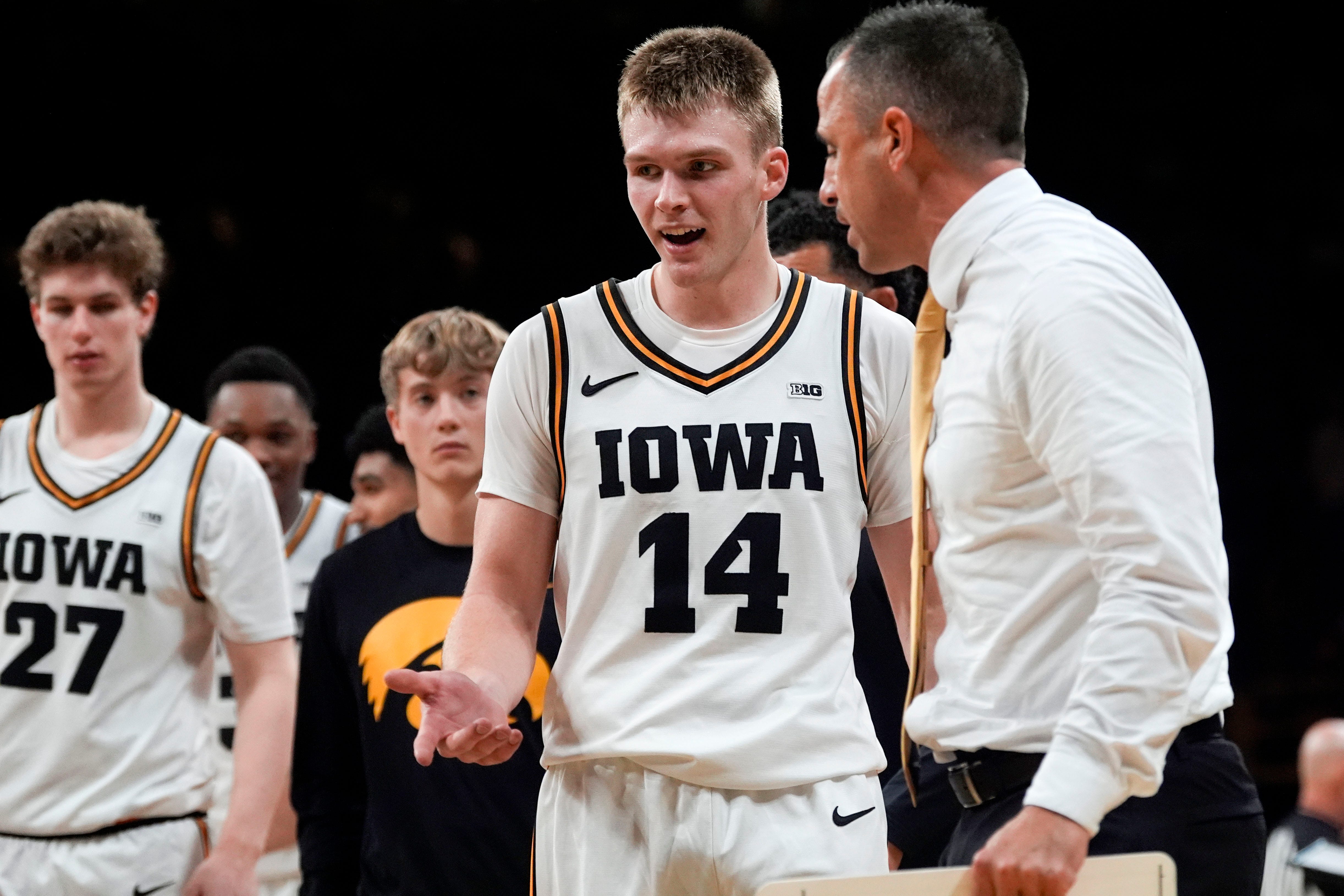 Iowa guard Bennett Stirtz (14) and Iowa head coach Ben McCollum talk as we dive into our Southeast Missouri State vs. Iowa prediction, betting odds, and expert picks.