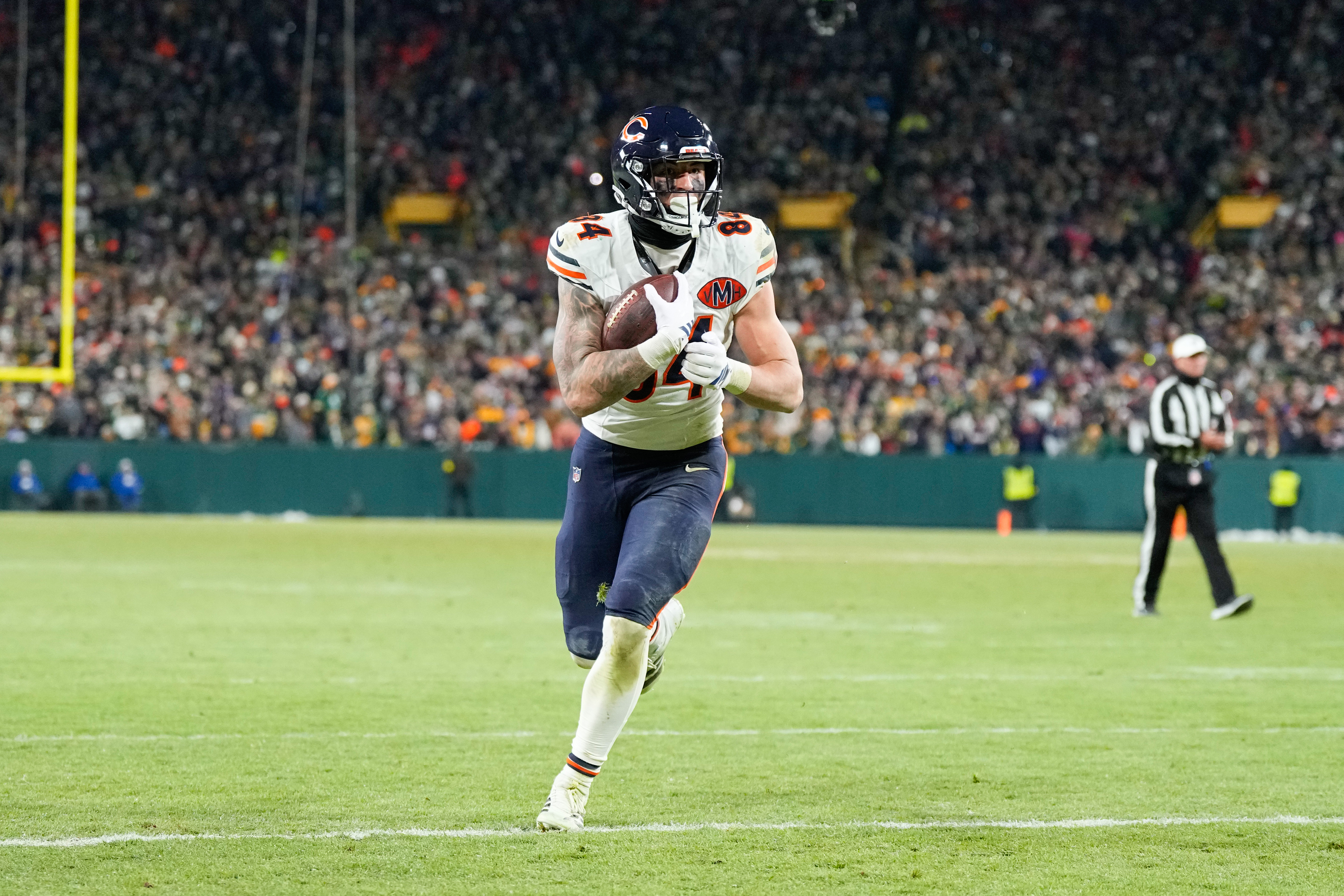 Chicago Bears tight end Colston Loveland (84) scores a touchdown as he is featured in our Packers vs. Bears player props.