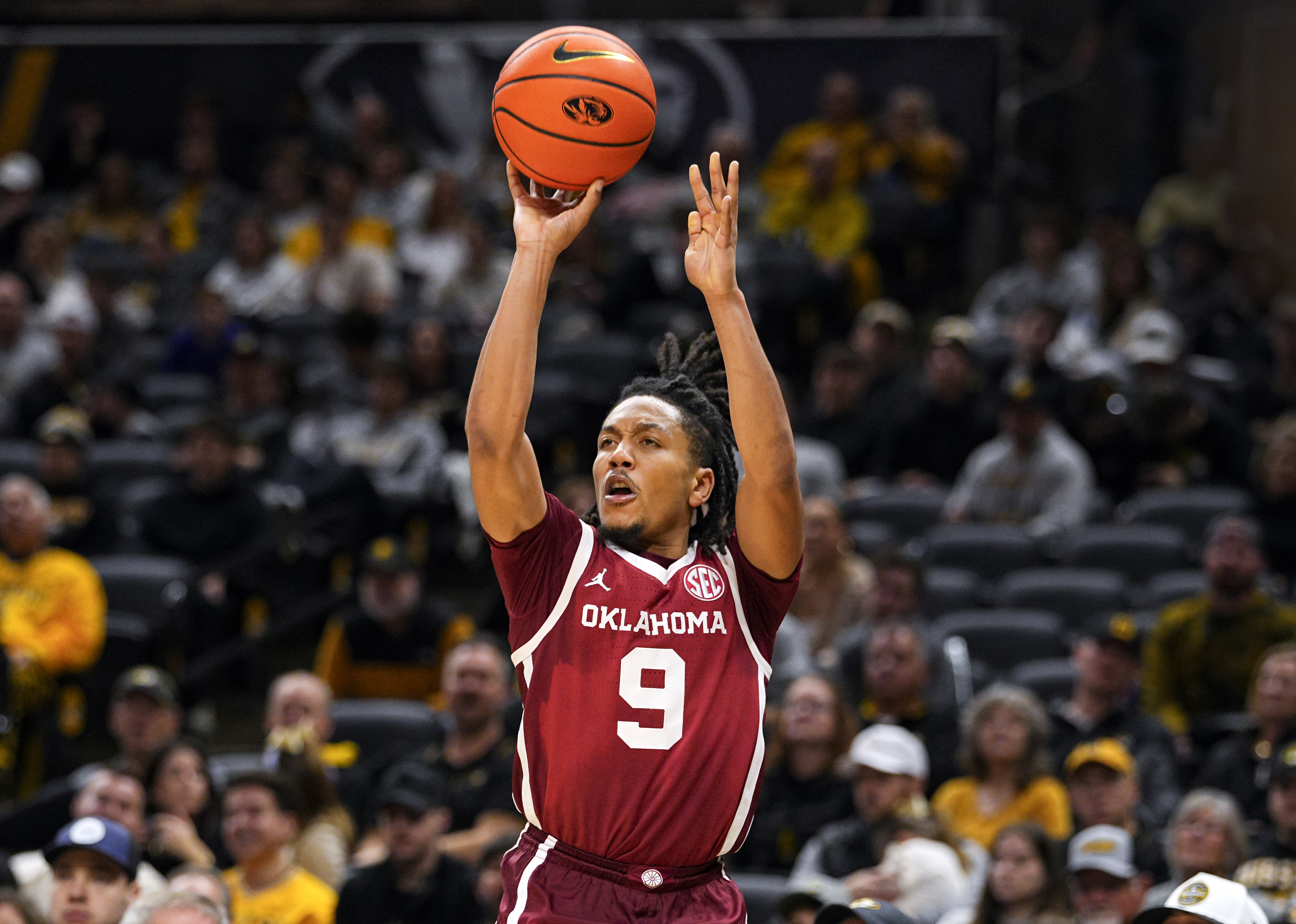 Oklahoma's Nijel Pack is key to our Oklahoma vs. Baylor prediction for the College Basketball Crown semifinals. 