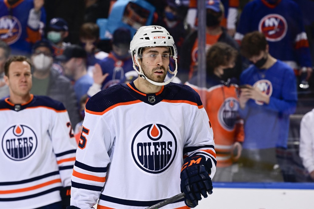 NHL playoff parlay picks April 25: Bet on Oilers and Evan Bouchard