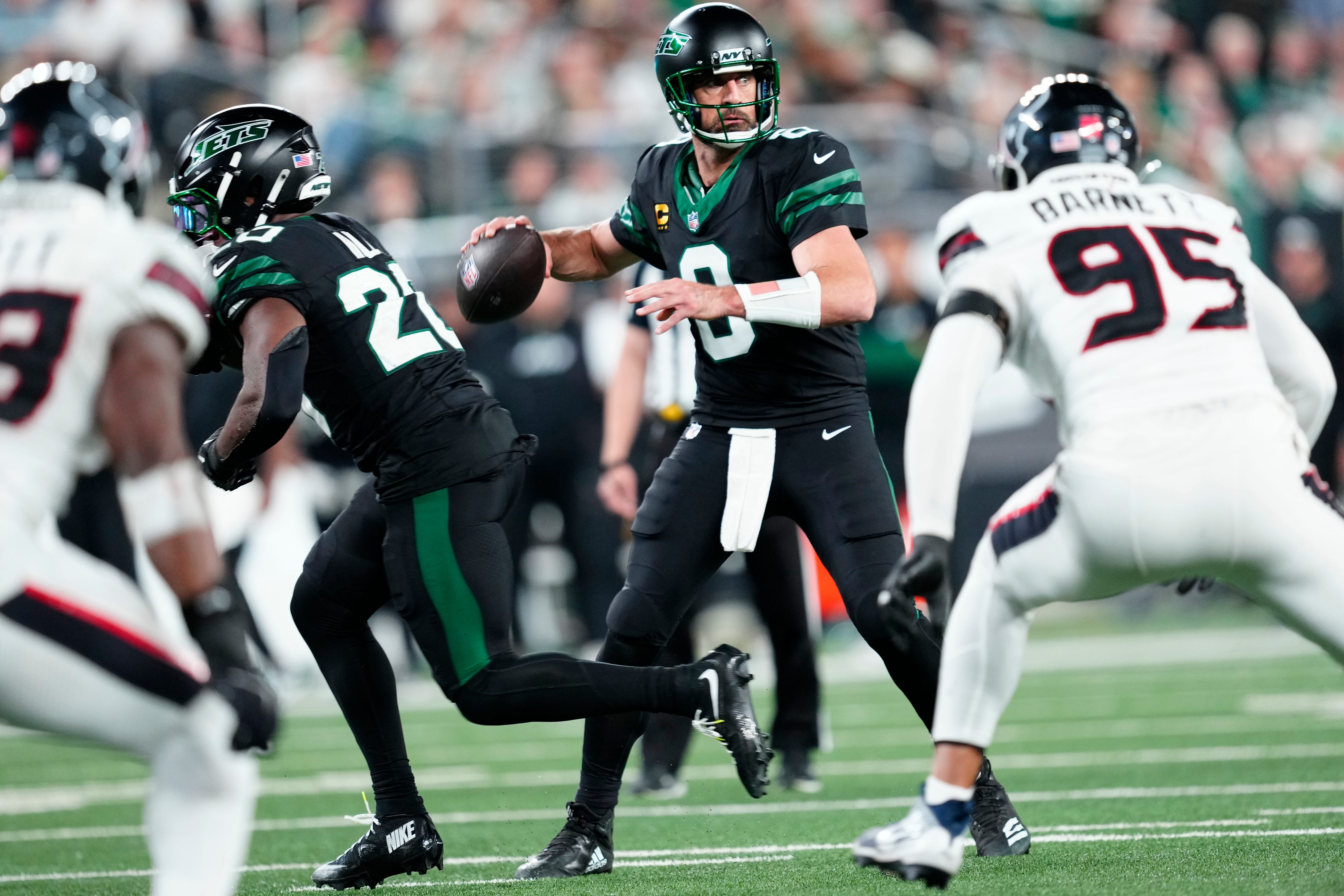New York Jets quarterback Aaron Rodgers looks for an open receiver as we offer our Week 10 ATS picks for every game. 