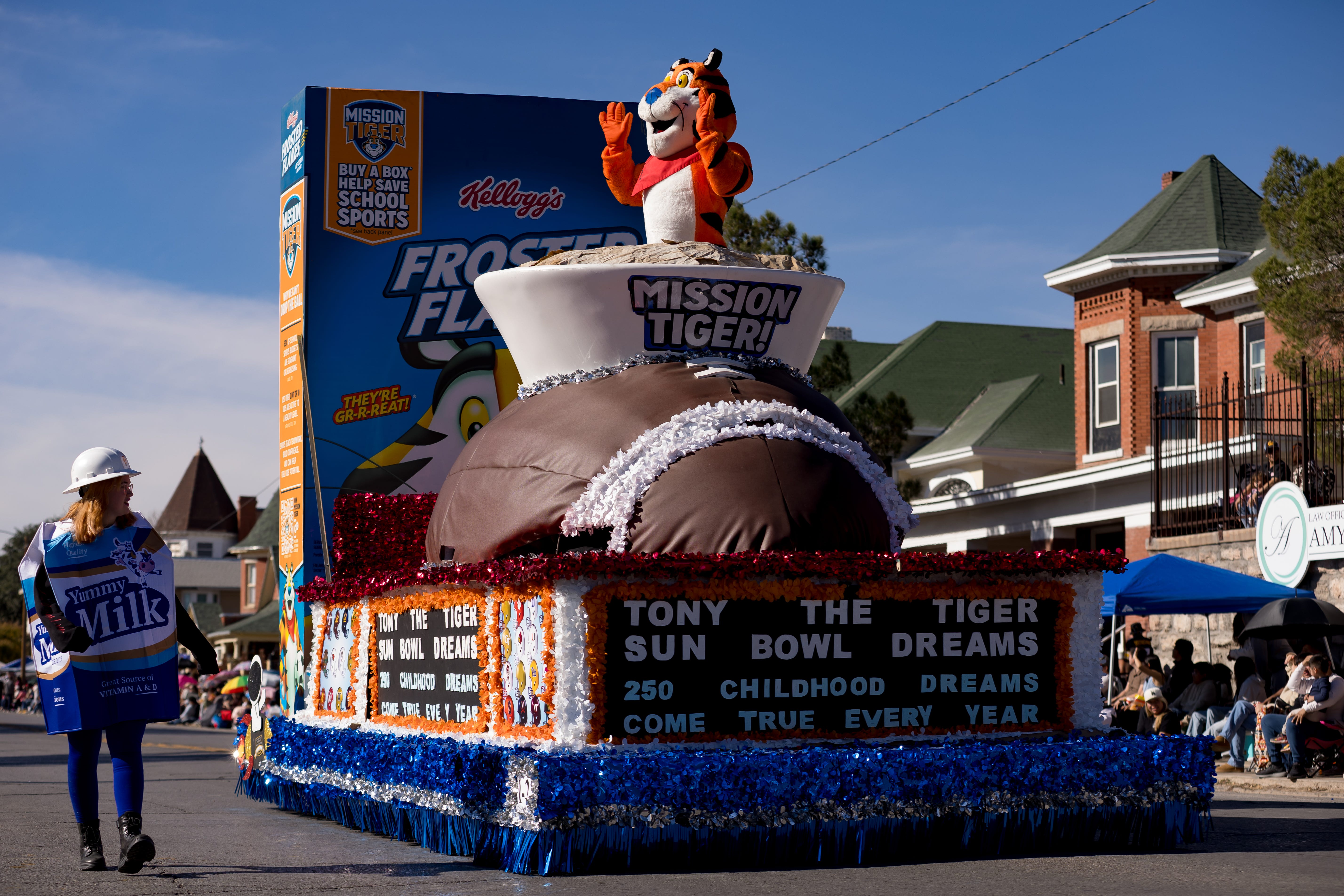 Tony the Tiger is the star of the show during Sun Bowl week, which is why he's in the top 10 of our college football bowl mascot rankings.