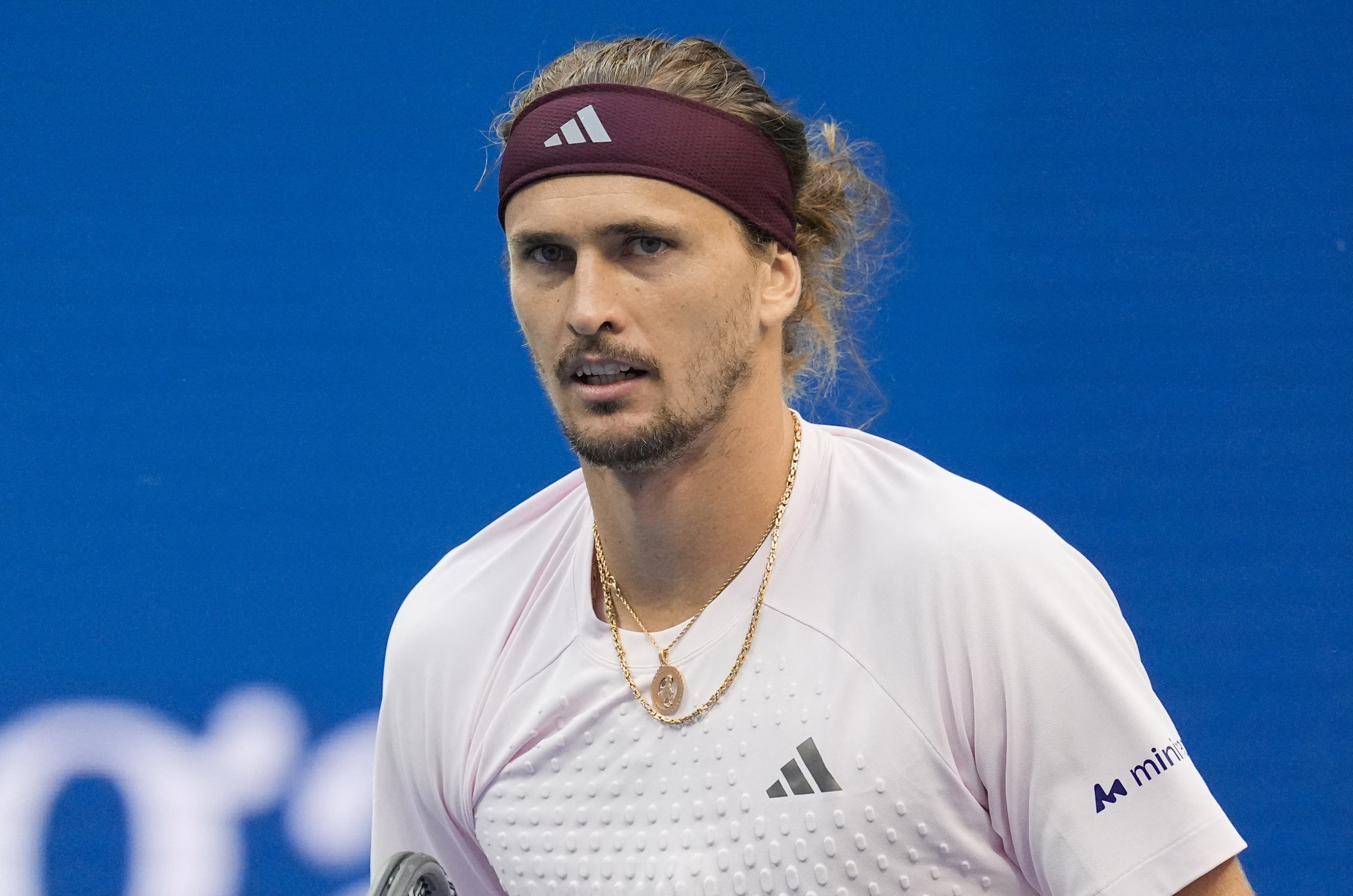 Alexander Zverev stares down his opponent as we make our best Zverev vs. Shelton prediction.