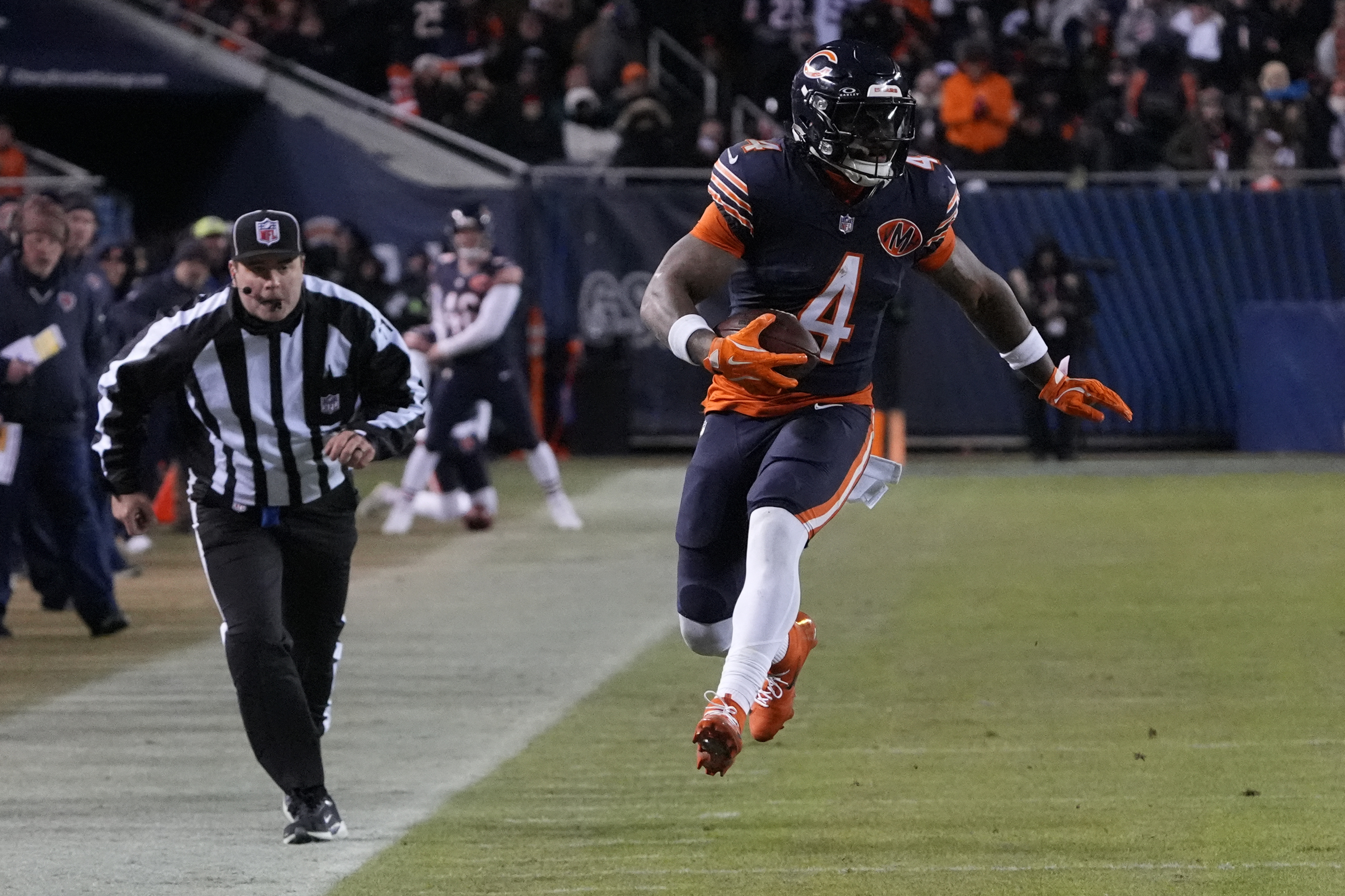 Chicago Bears running back D'Andre Swift runs as we offer our NFL Divisional Round best bets
