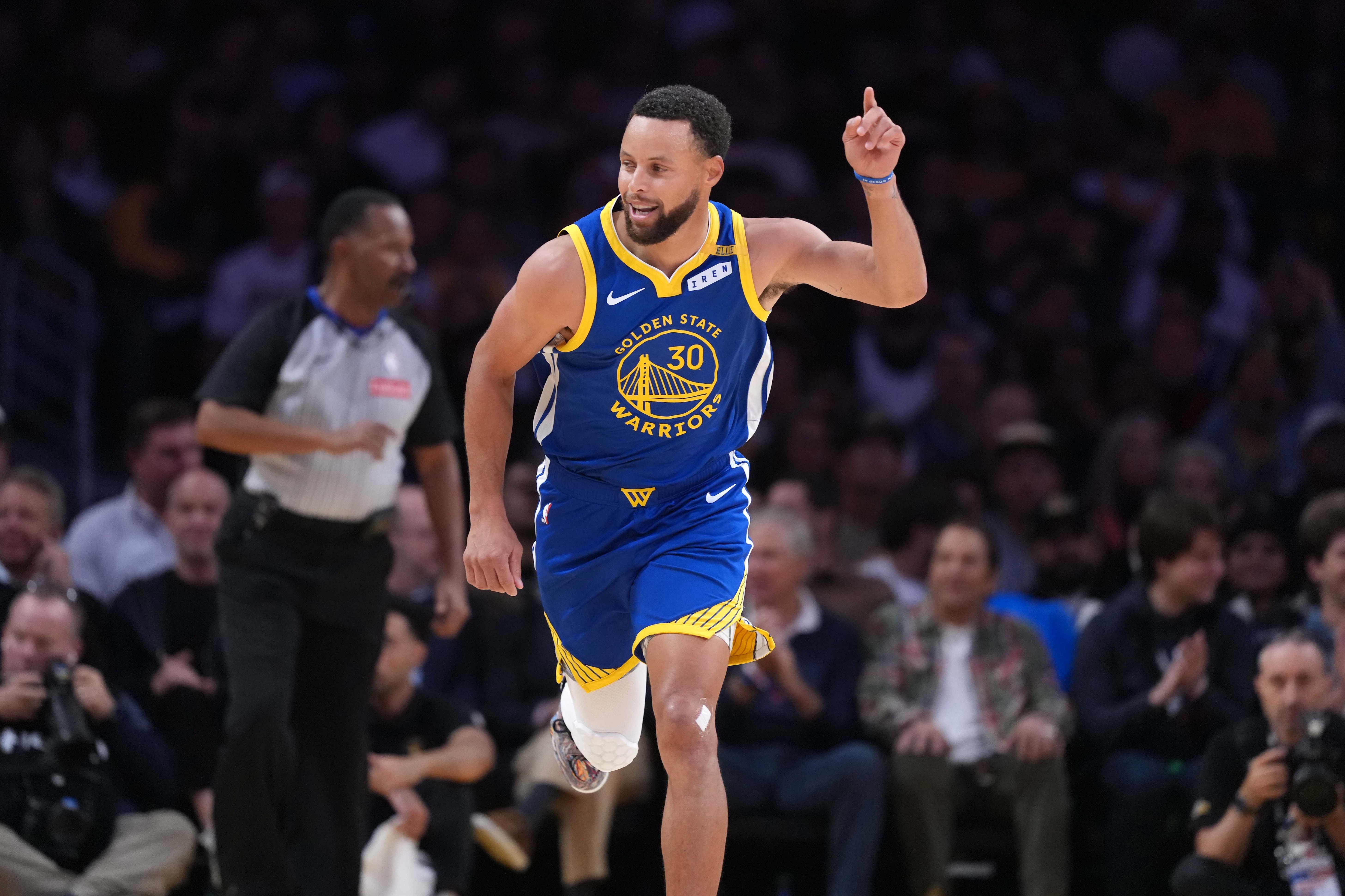 Golden State Warriors guard Stephen Curry (30) gestures as we provide our Lakers vs. Warriors prediction.