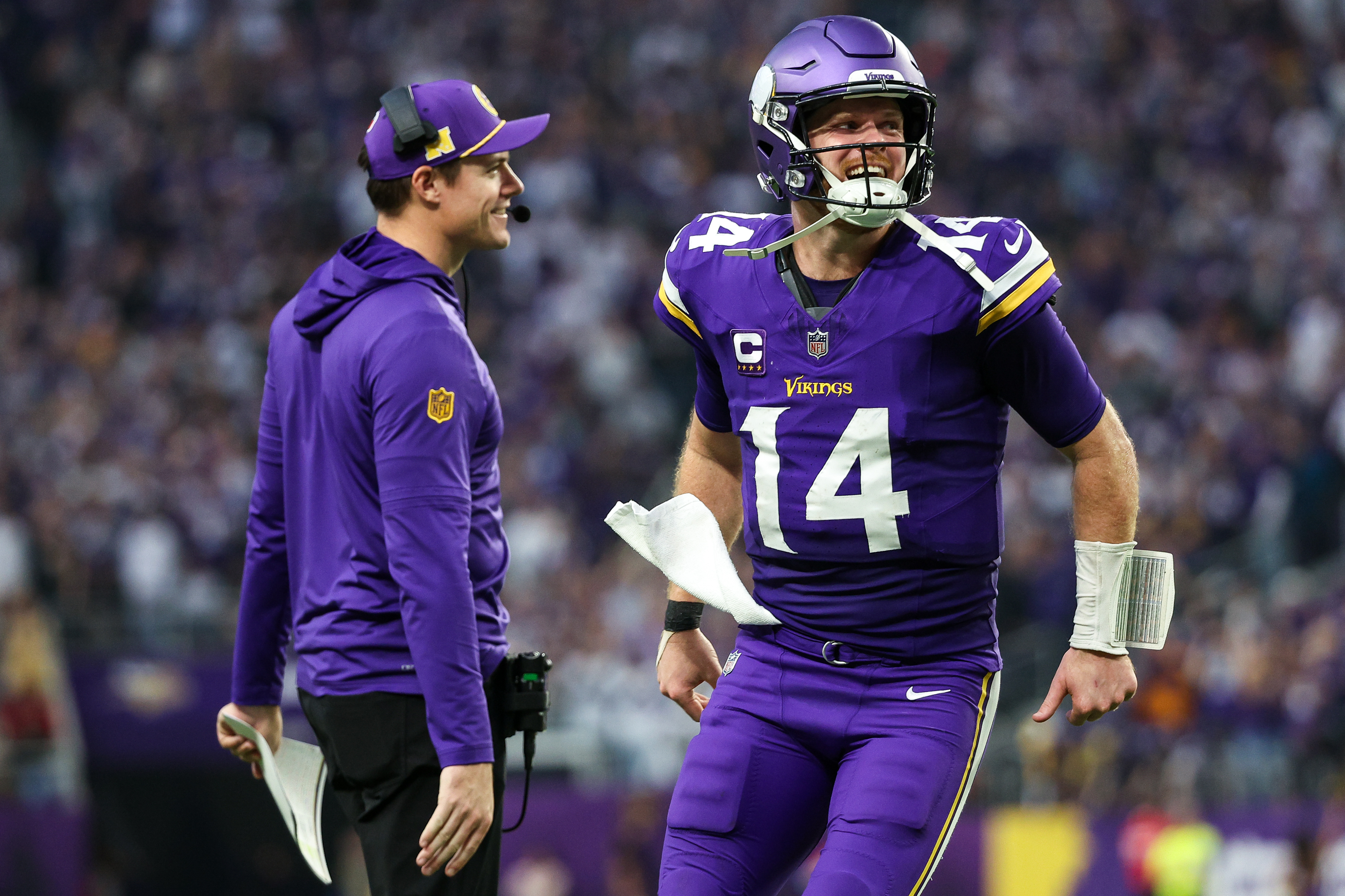 NFL Coach of the Year Odds: Vikings' O'Connell Leads Lions' Campbell Entering MNF