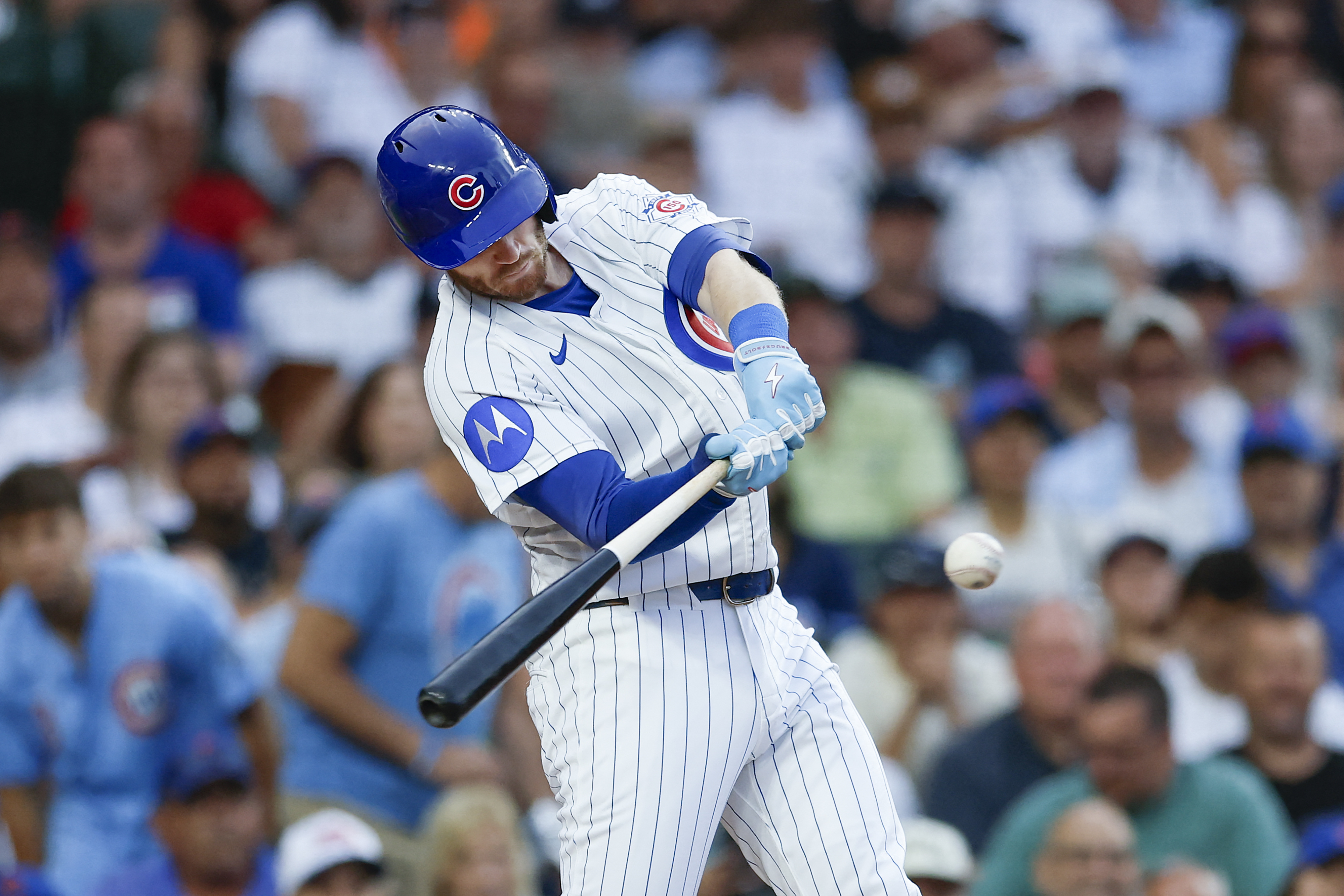 Chicago Cubs left fielder Ian Happ (8) hits an RBI-single as he is featured in our MLB best home run predictions today.