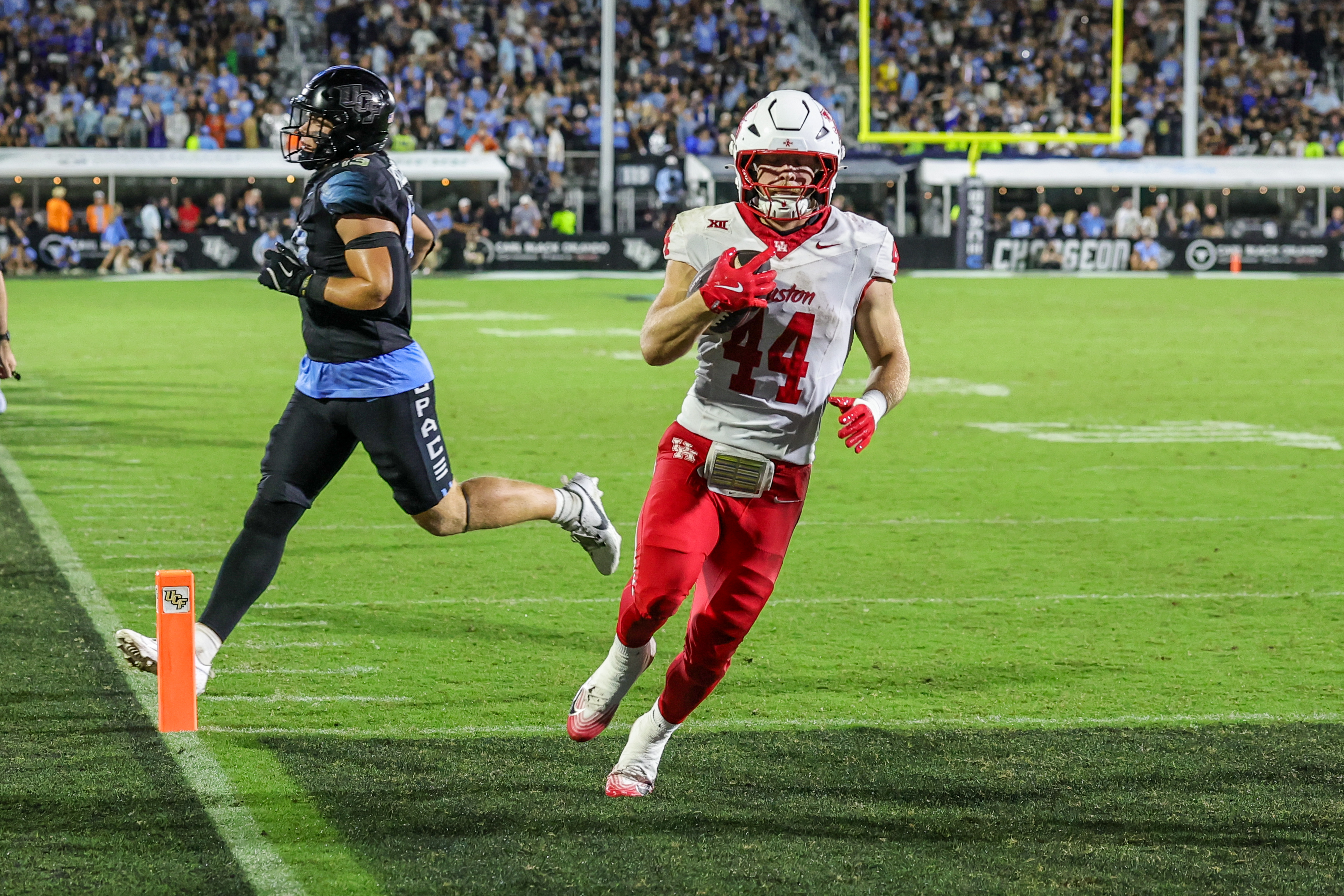 Houston Cougars running back Dean Connors (44) scores as he is featured in our LSU vs. Houston predictions & odds today.