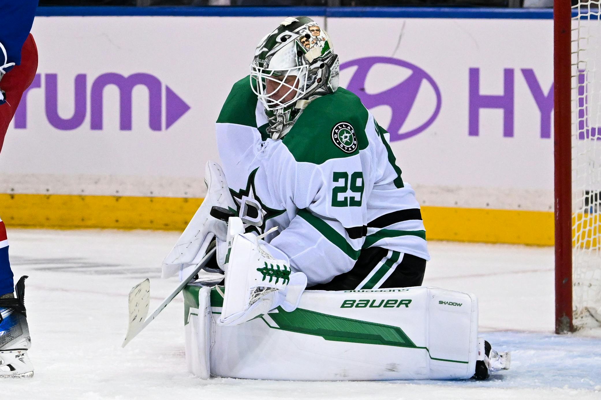 Dallas Stars goaltender Jake Oettinger makes a save against the New York Rangers as we break down the Vezina Trophy odds. 