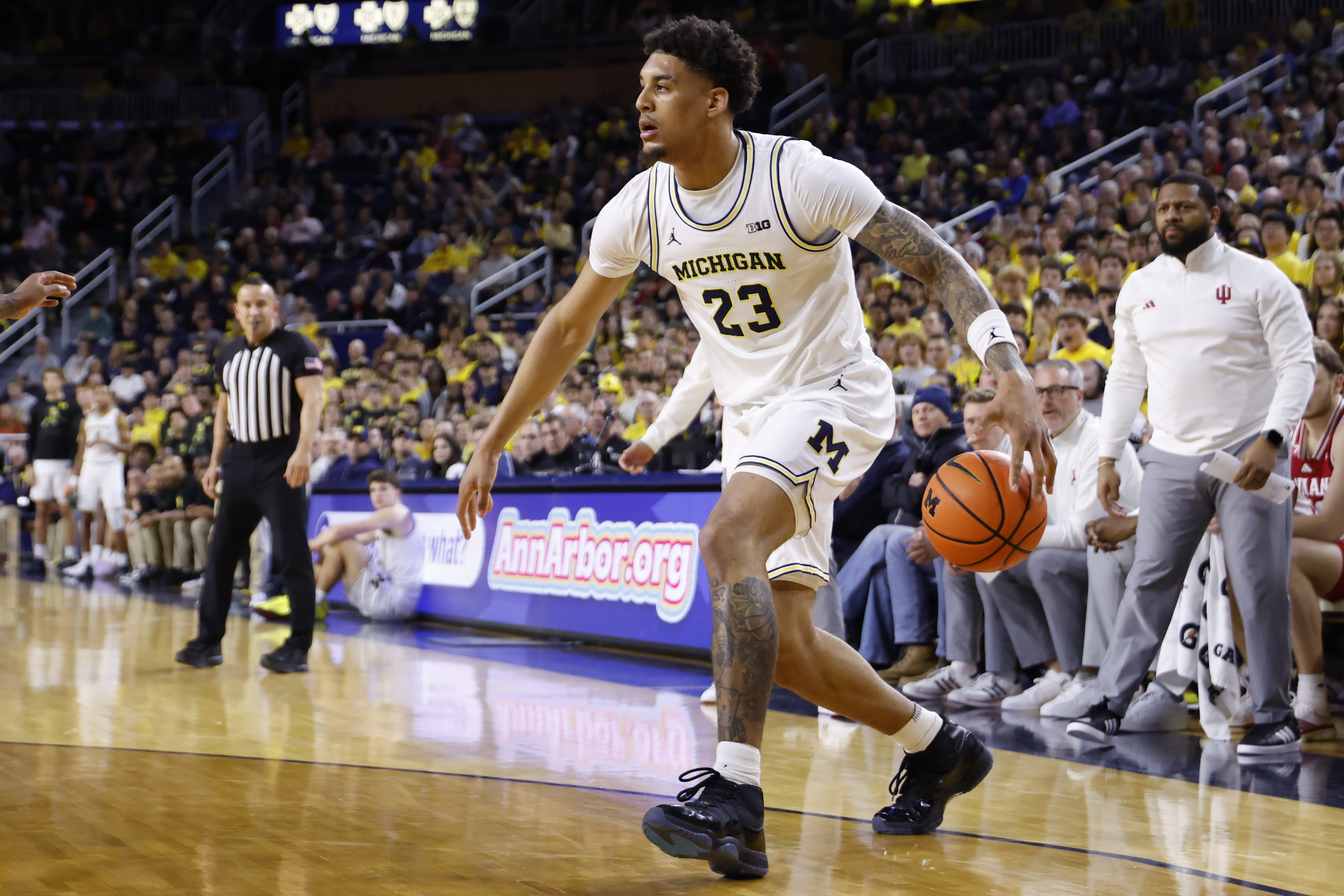 March Madness Odds 2026: Michigan, Arizona Clear Favorites Midway Through Season