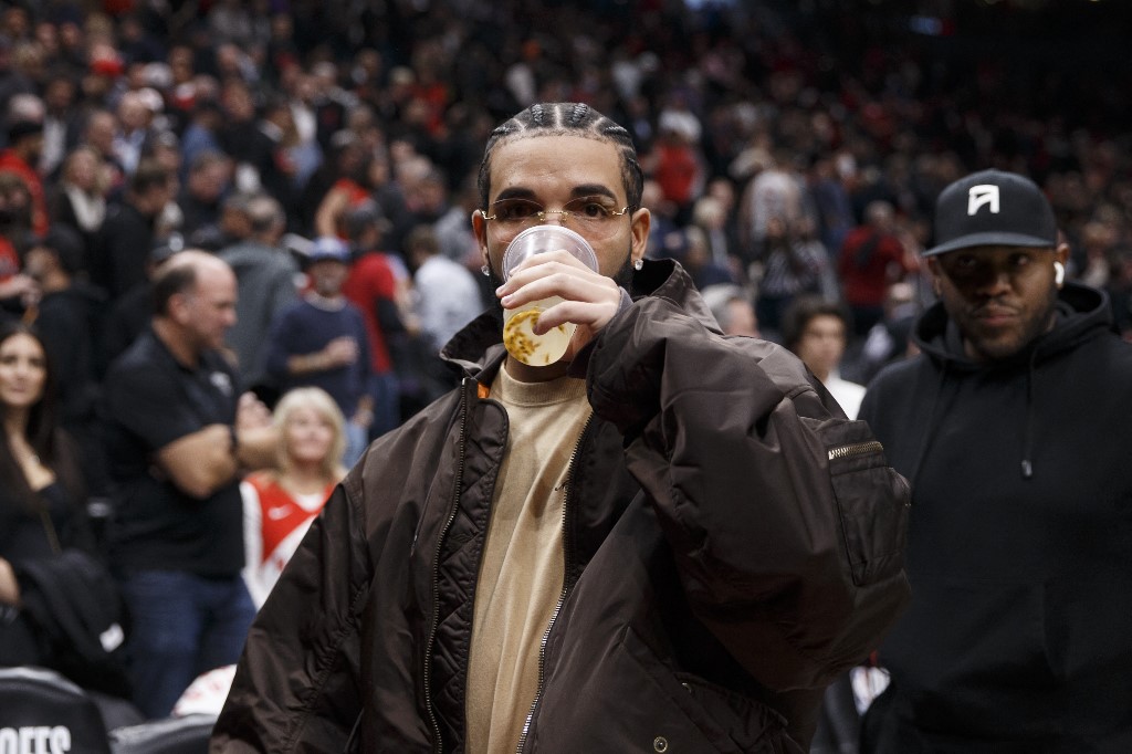 Drake bet $400,000 on the Toronto Maple Leafs and Tampa Bay