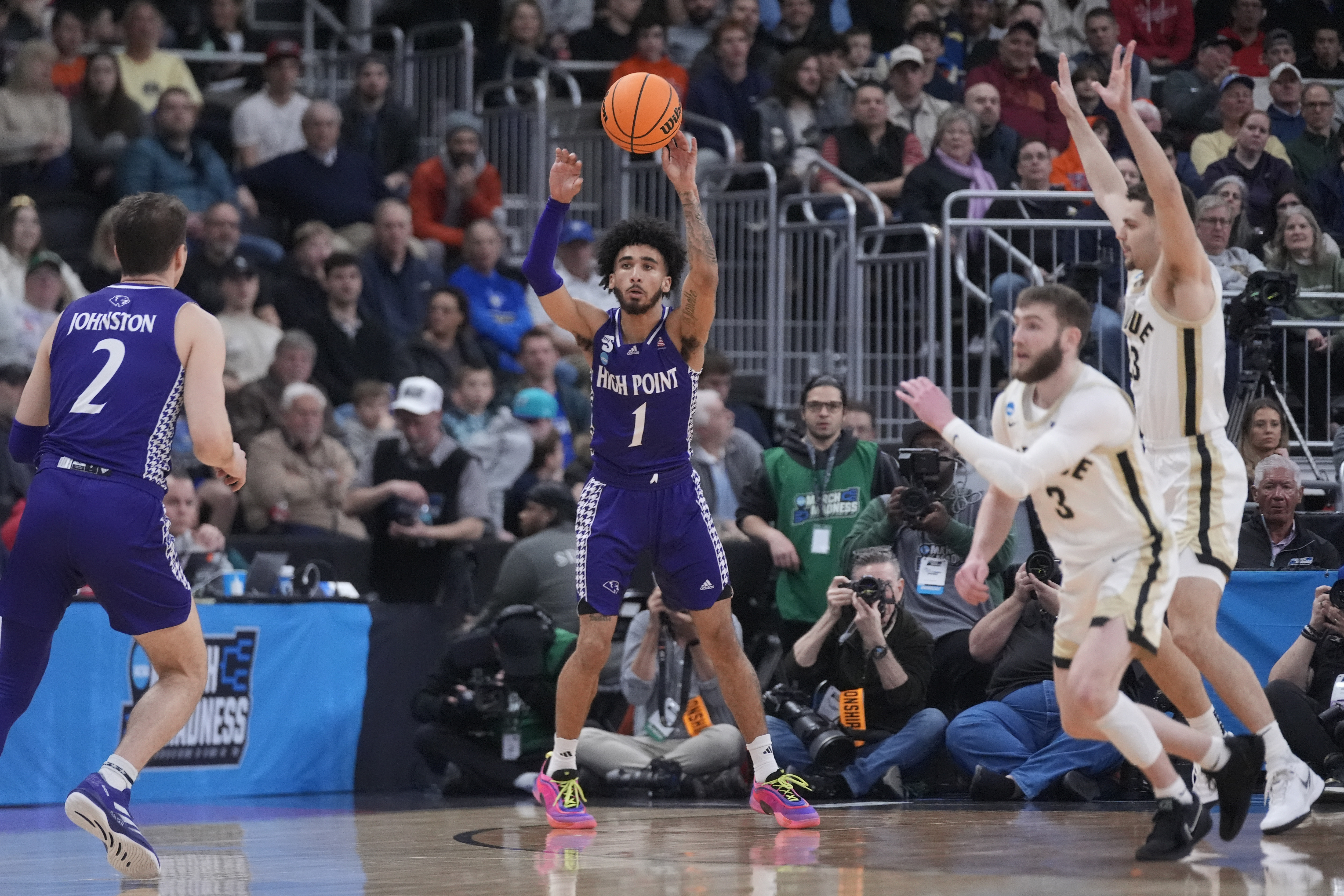 High Point guard Kezza Giffa (1) passes the ball as we look at our High Point vs. Wisconsin prediction and parlay today