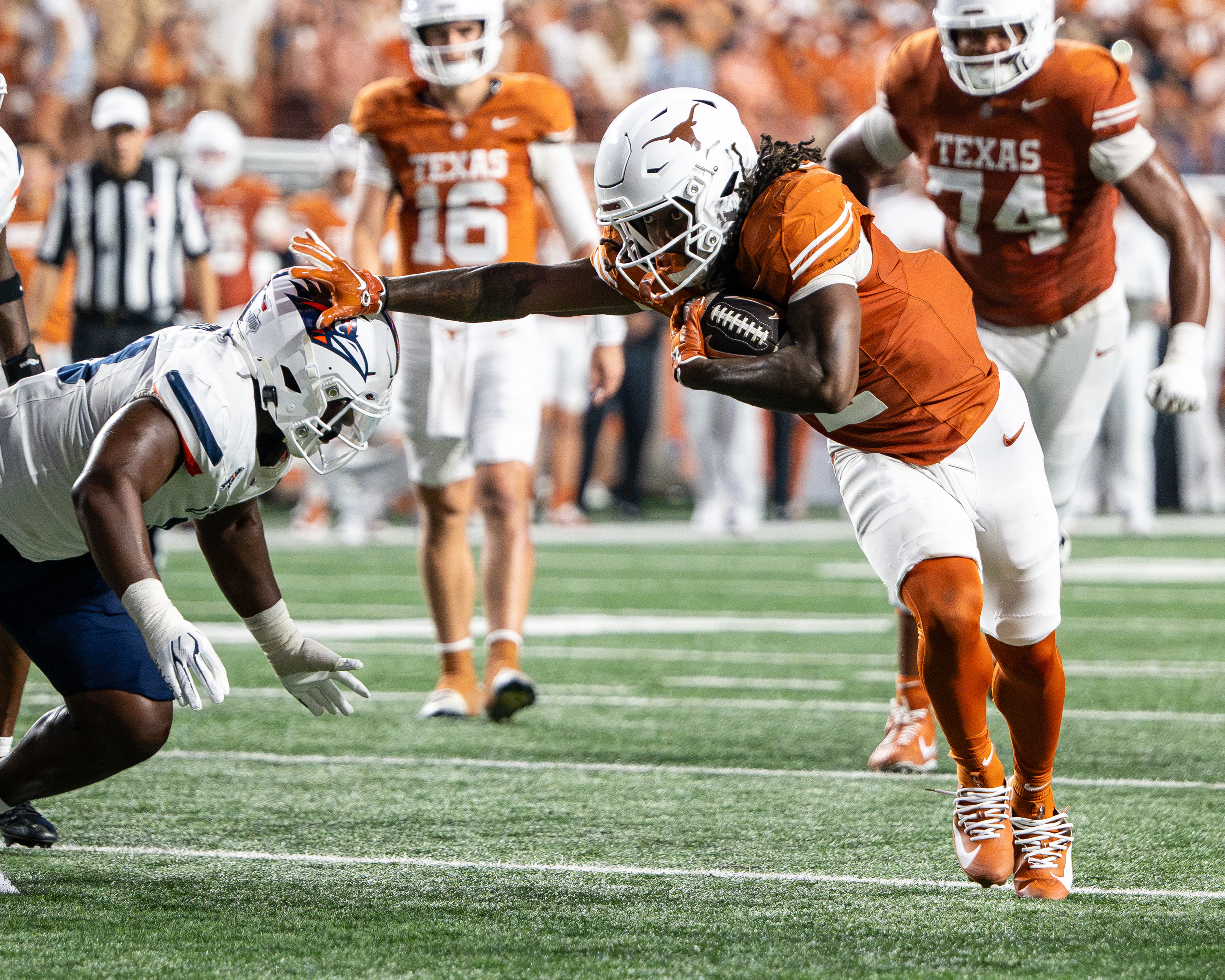 Hollywood Smothers (2) of the Texas Longhorns in action as he is featured in our Texas vs. Oklahoma touchdown pick.