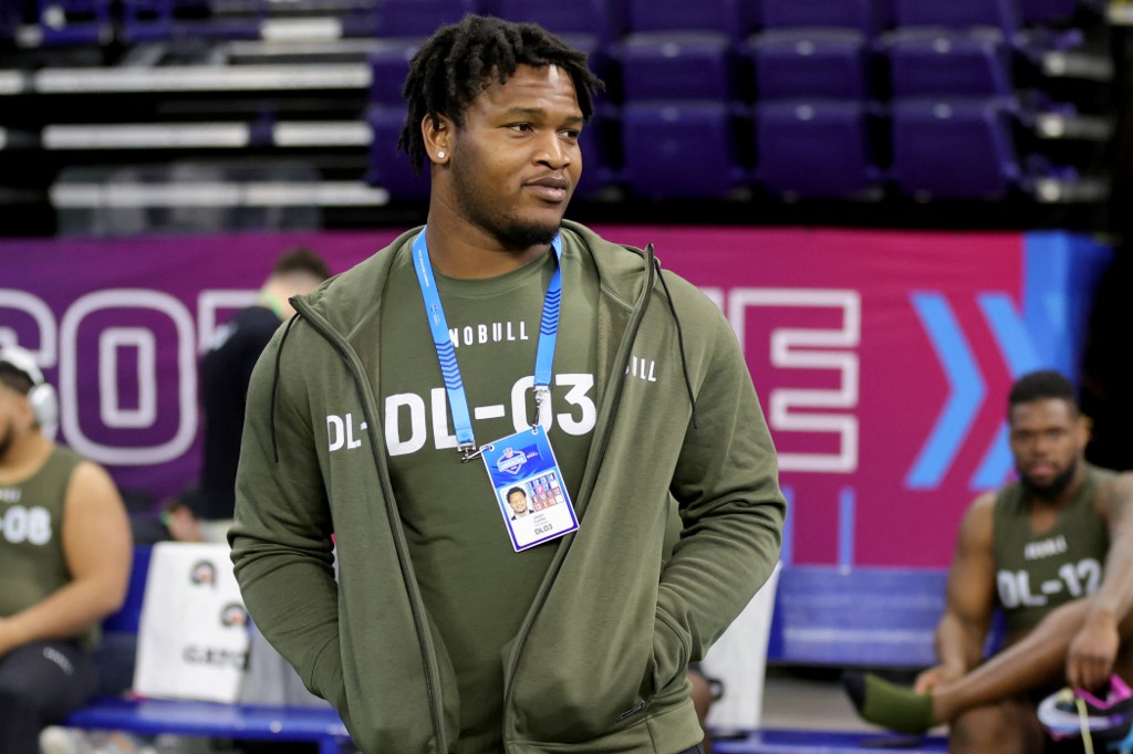 Georgia DT Jalen Carter continues to slip down draft boards, but could find the perfect landing spot in Philly as he slots into our NFL mock draft.
