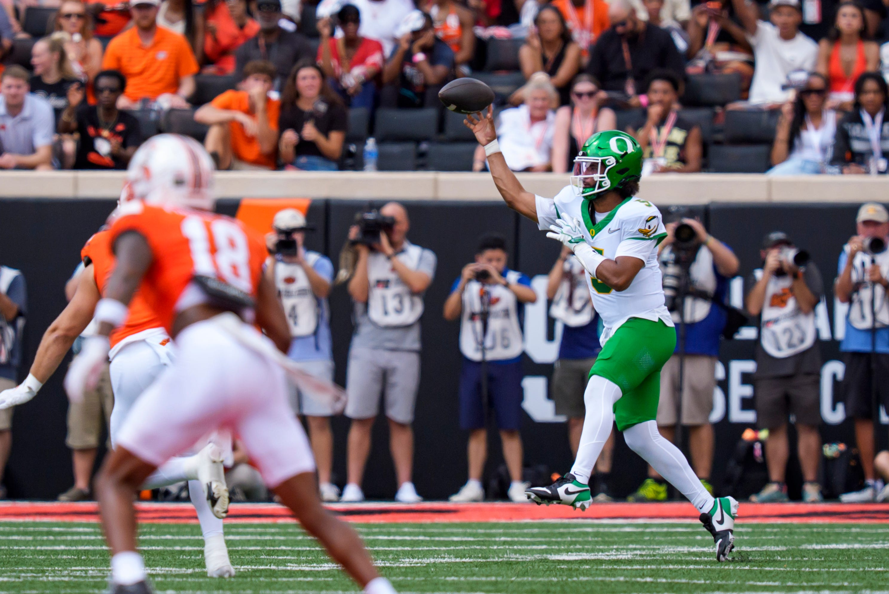 Pictured: Ducks quarterback Dante Moore throwing a pass as we break down our Oregon vs. USC Prediction. Photo by USA TODAY Network via Reuters Connect.