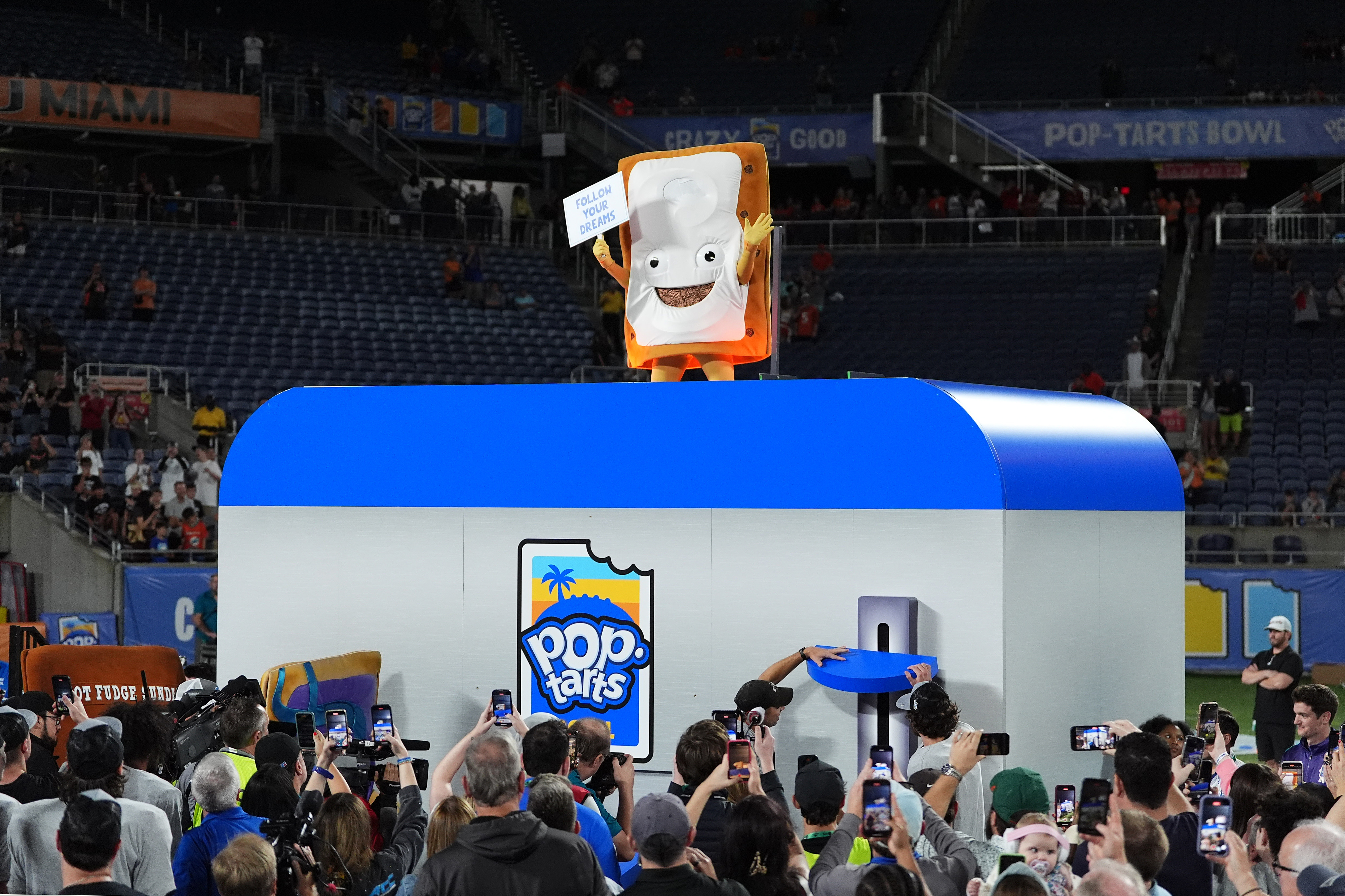 College Football Bowl Game Odds & Schedule 2025-26: Full Bowl Season Guide