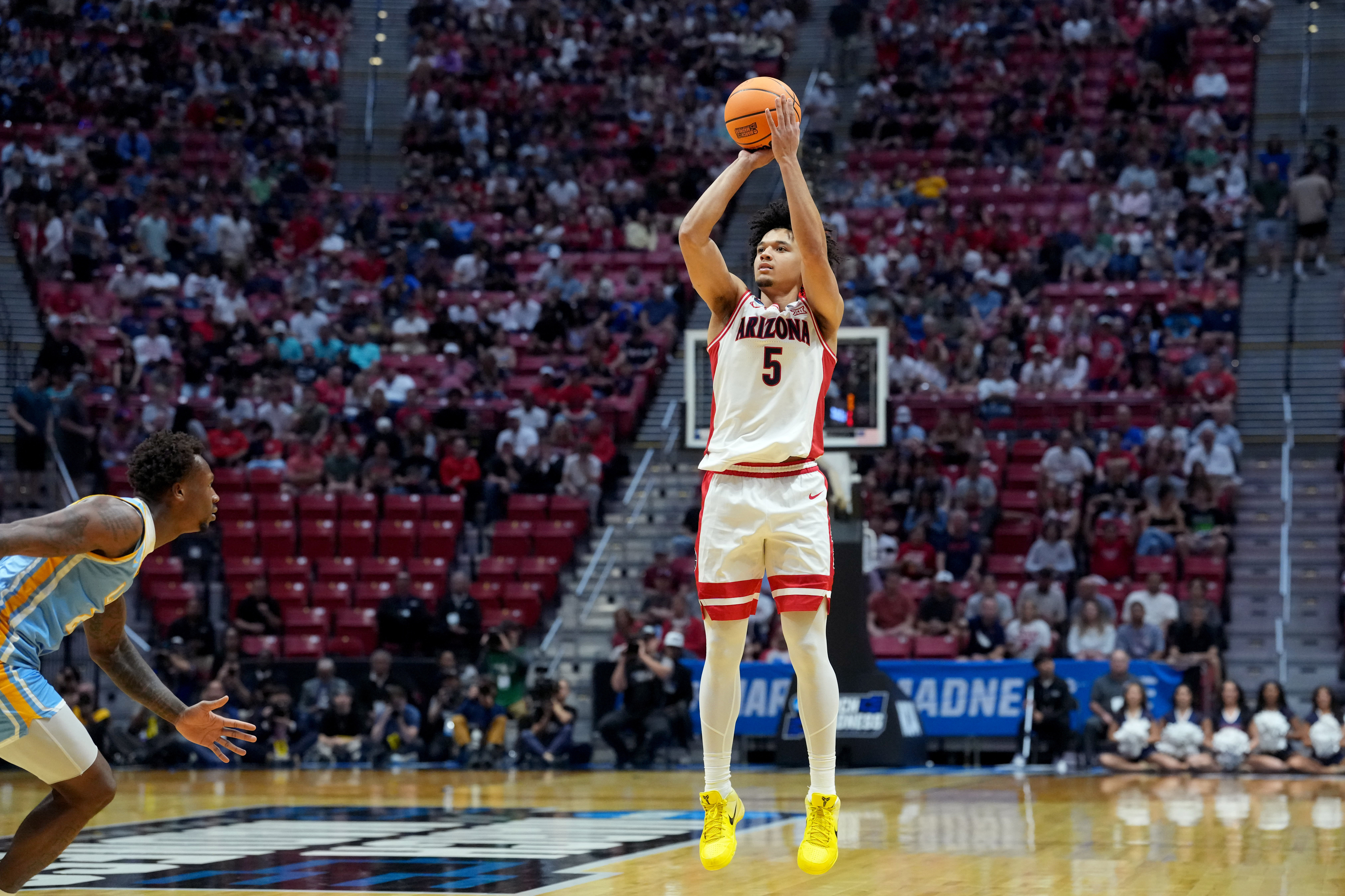 Arizona's Brayden Burries has the Wildcats among the Final Four odds favorites for the 2026 NCAA Tournament.