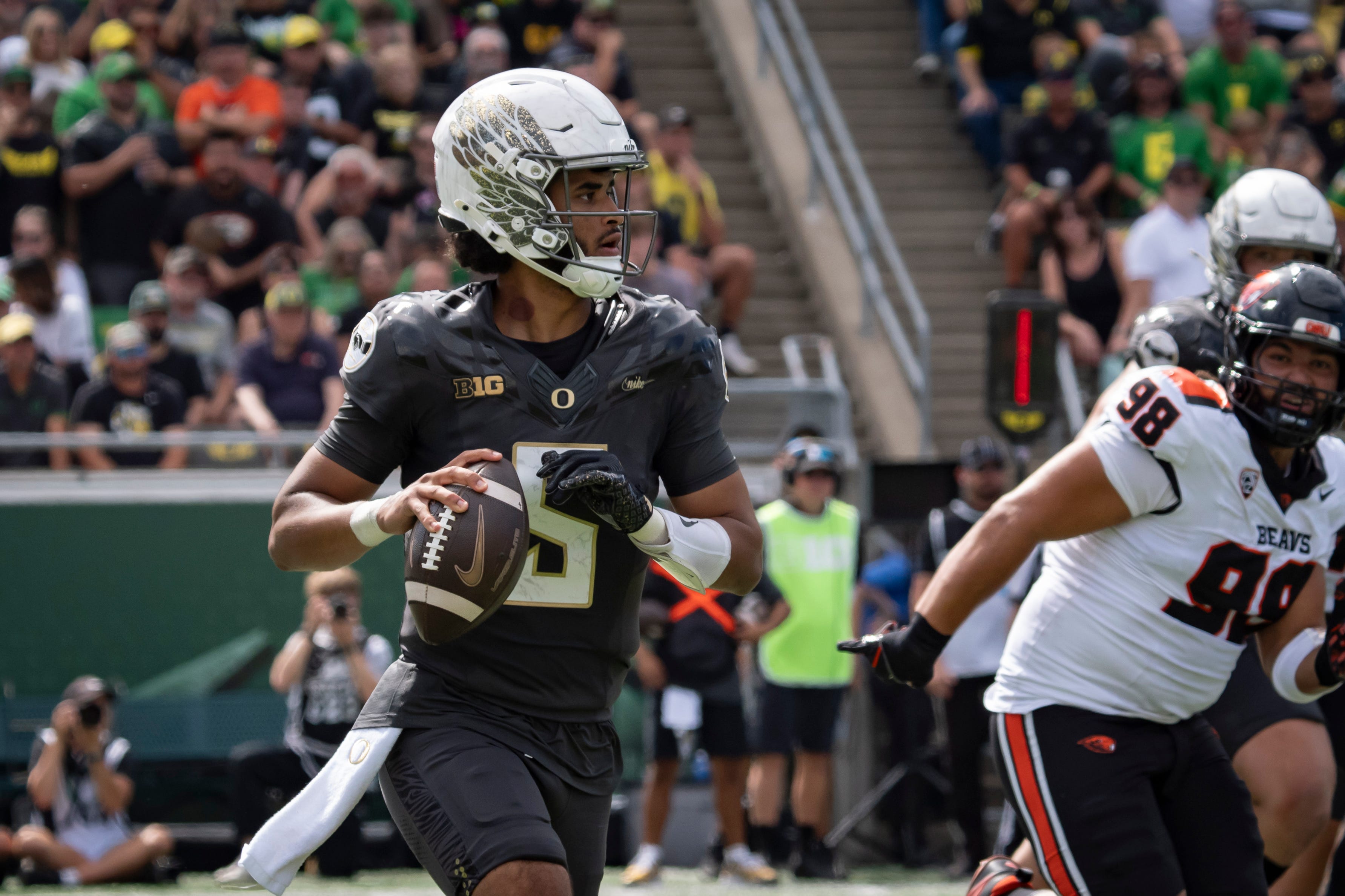 Heisman Trophy Odds 2025: Transfers Continue to Shine as Mateer, Mendoza, Moore Lead Race