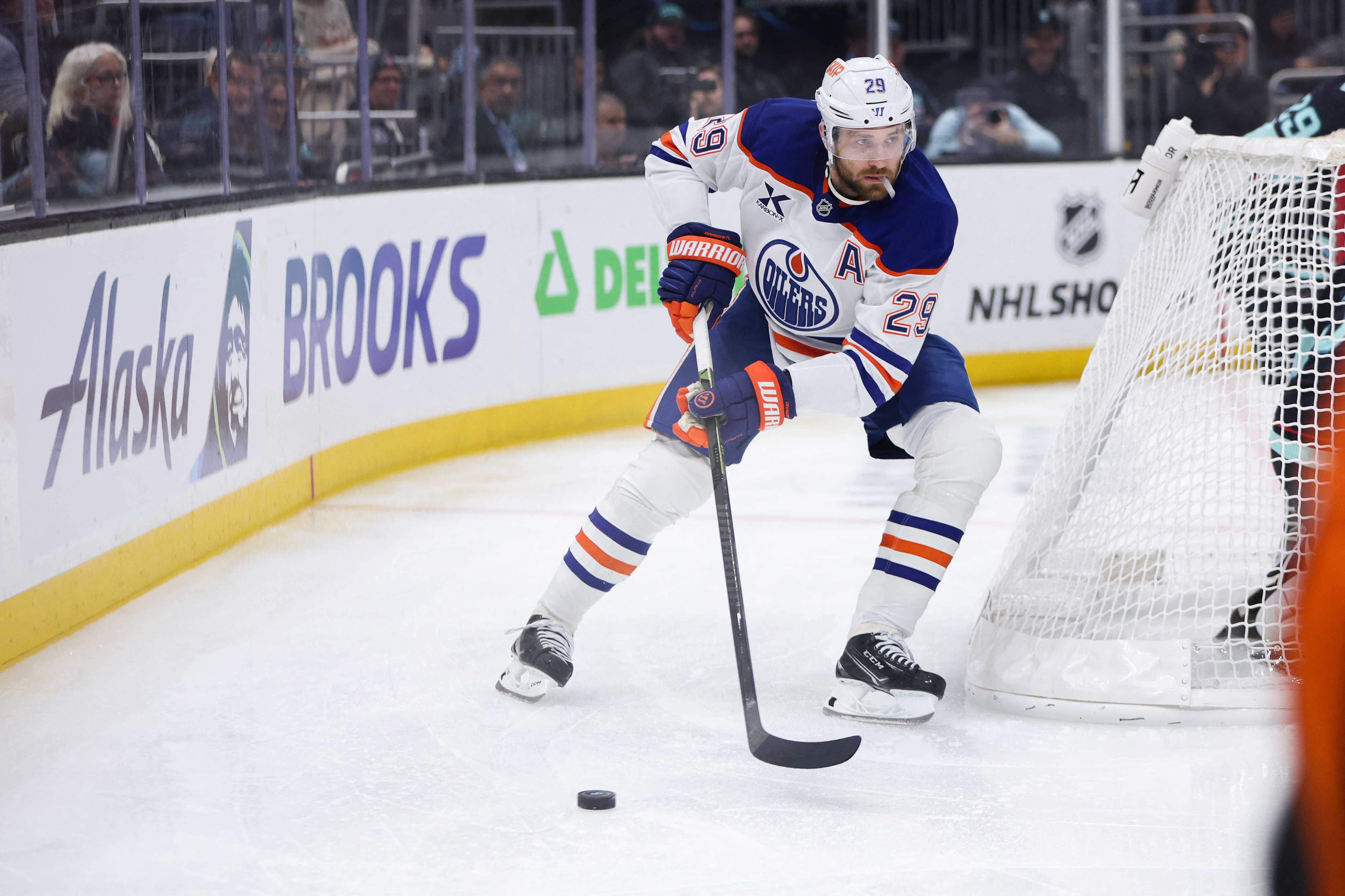 Edmonton Oilers center Leon Draisaitl controls the puck as we look at the upcoming framework for Alberta online gambling.
