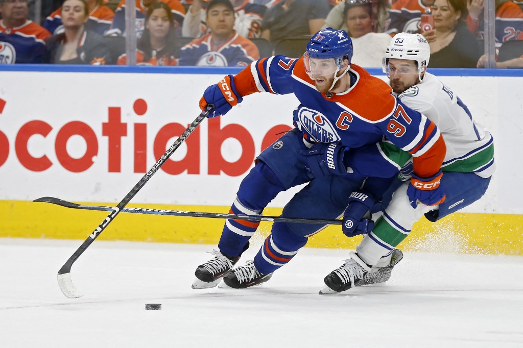 Oilers vs. Canucks Predictions & Odds: Today's NHL Playoffs Expert Picks