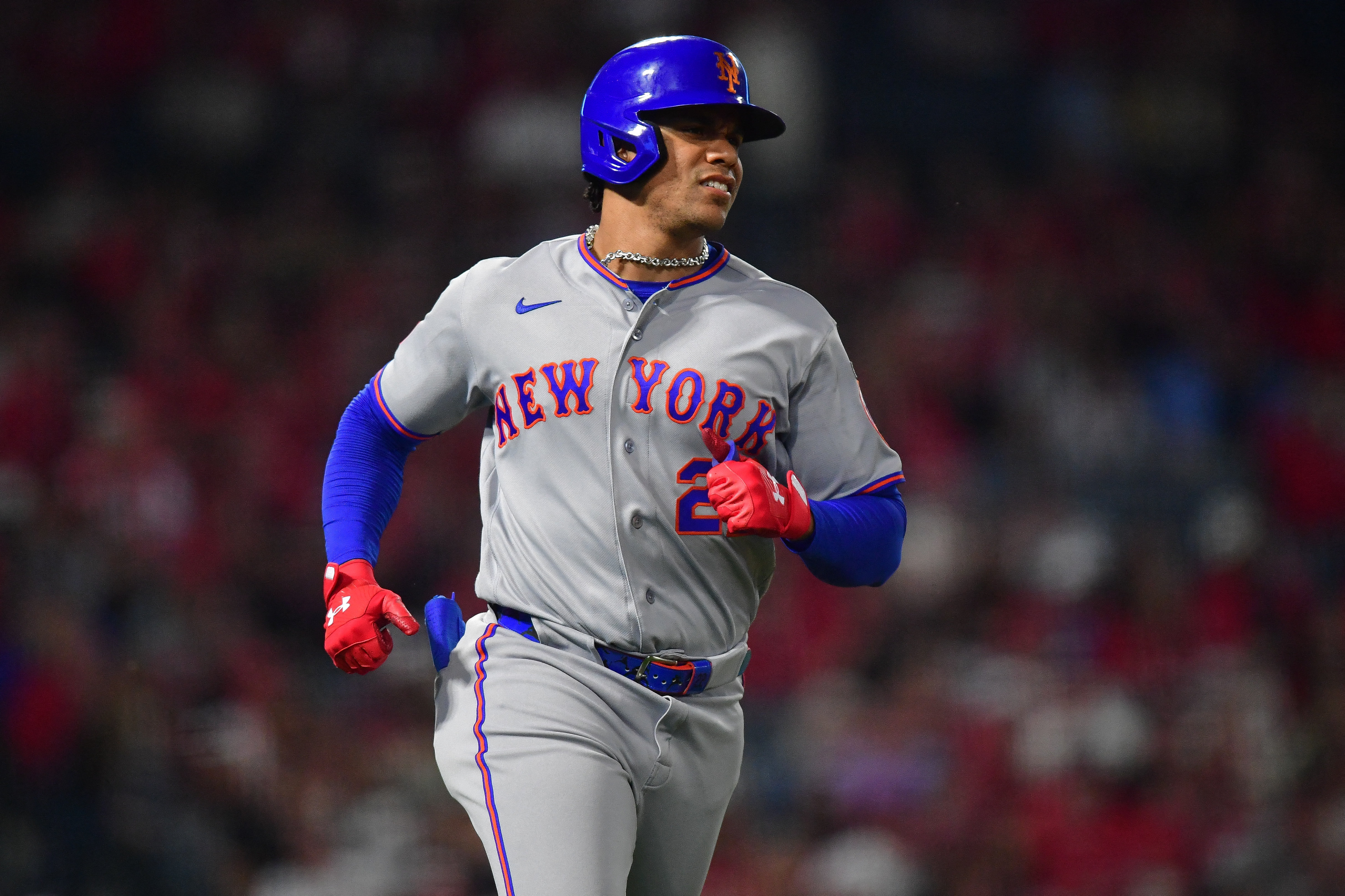 New York Mets left fielder Juan Soto (22) reaches first as we break down our Mets vs. Angels prediction & picks.