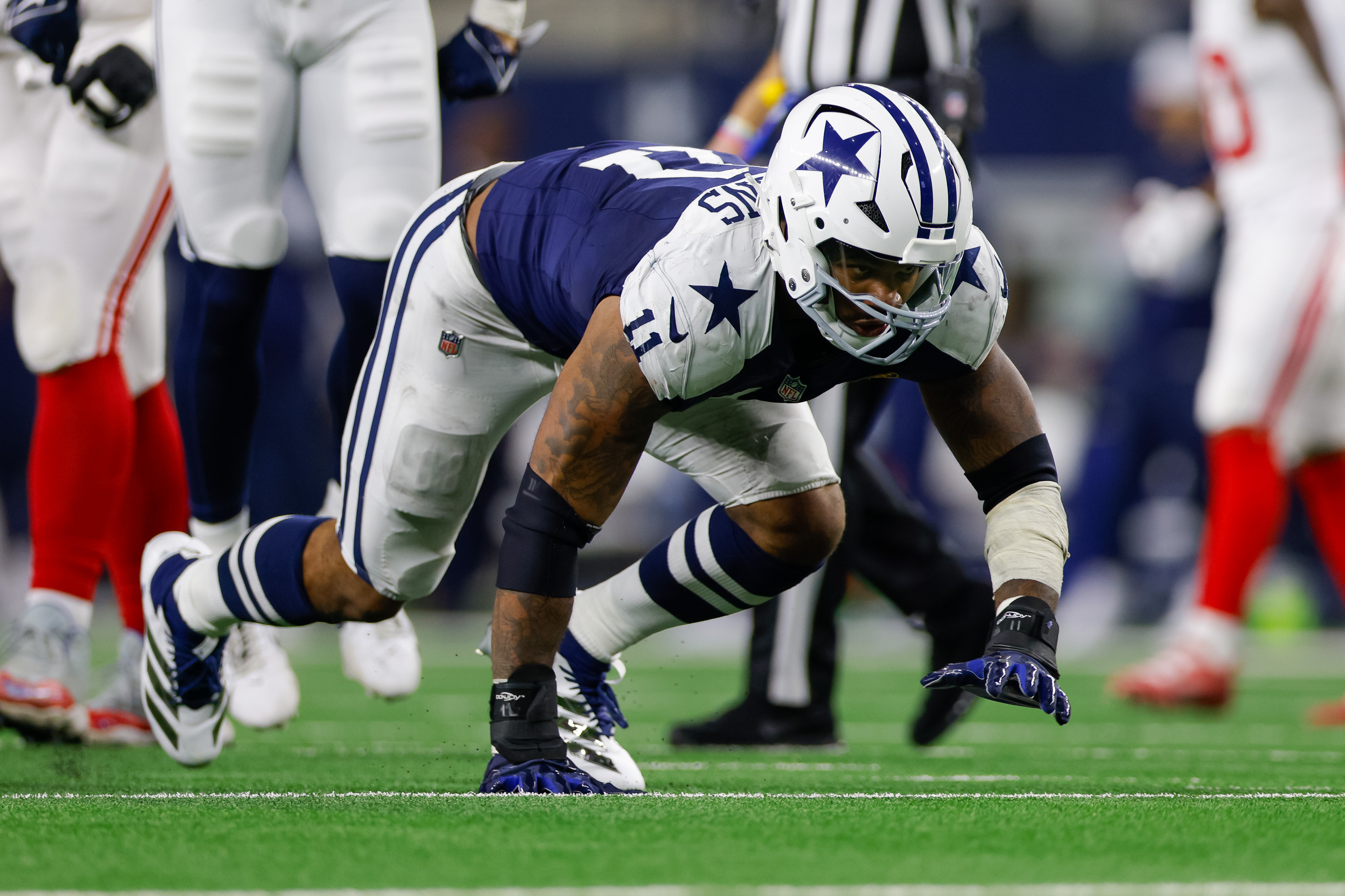 Is Micah Parsons the NFL Defensive Player of the Year Favorite? 2025 NFL Award Odds Update