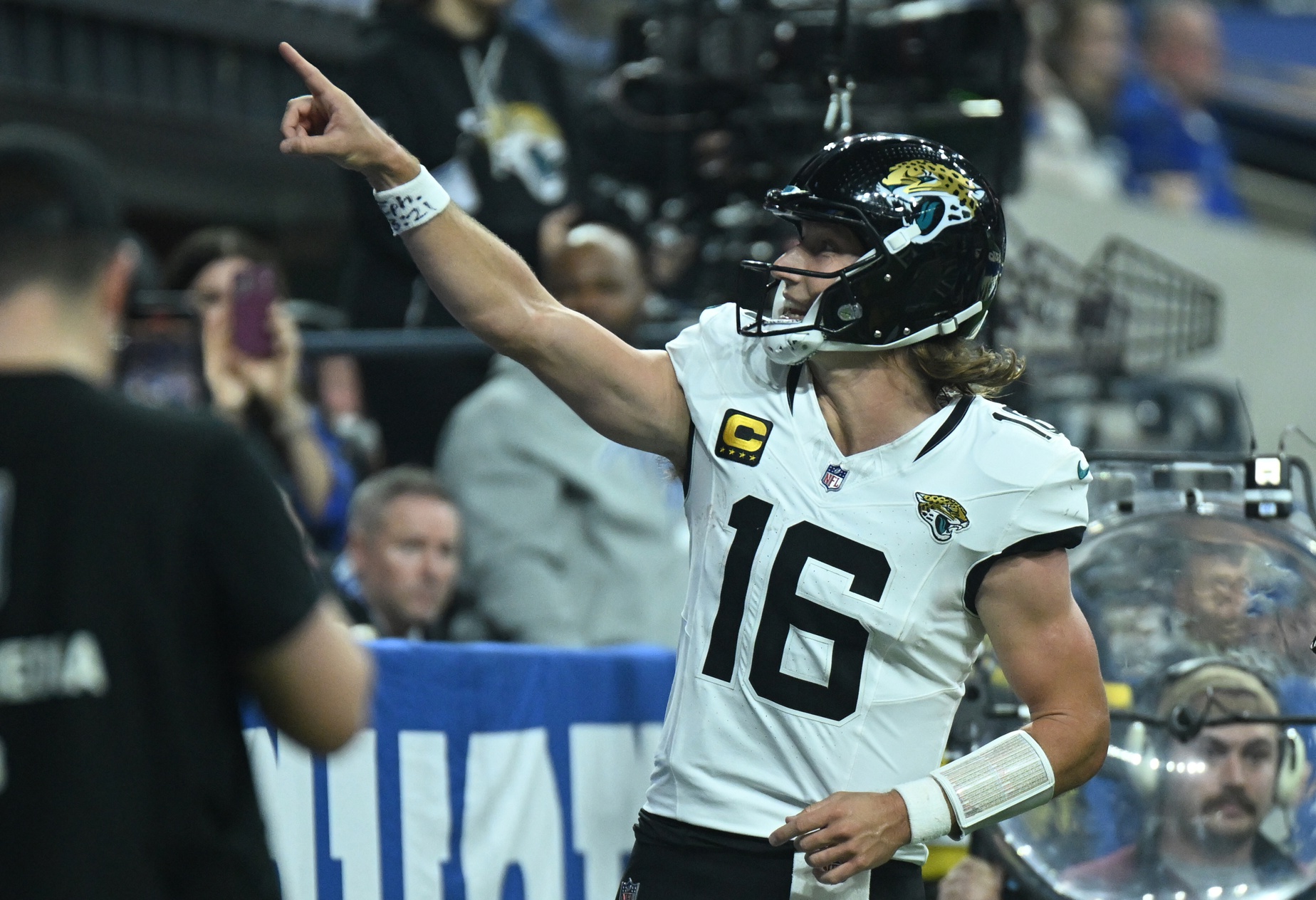 NFL AI Predictions Week 18 | ATS Picks & Score Projections for Every Game