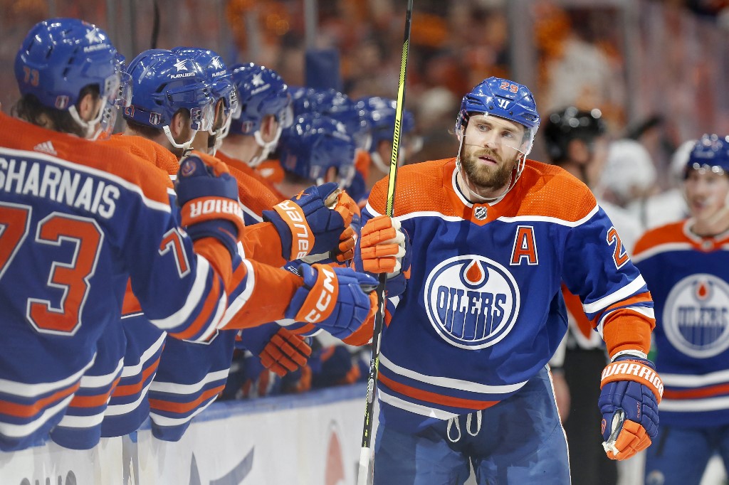 Oilers vs. Canucks Predictions & Odds: Monday's NHL Playoffs Expert Picks