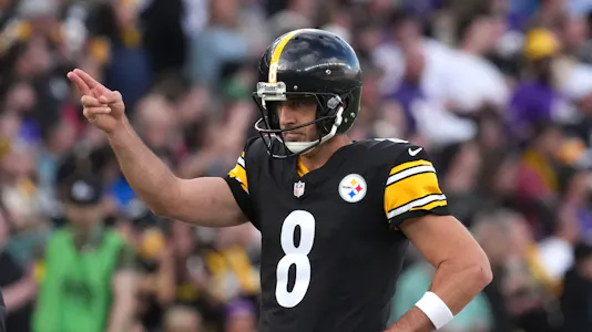 Pittsburgh Steelers quarterback Aaron Rodgers (8) gestures after a first down as we look at the best Aaron Rodgers player prop bets for SNF